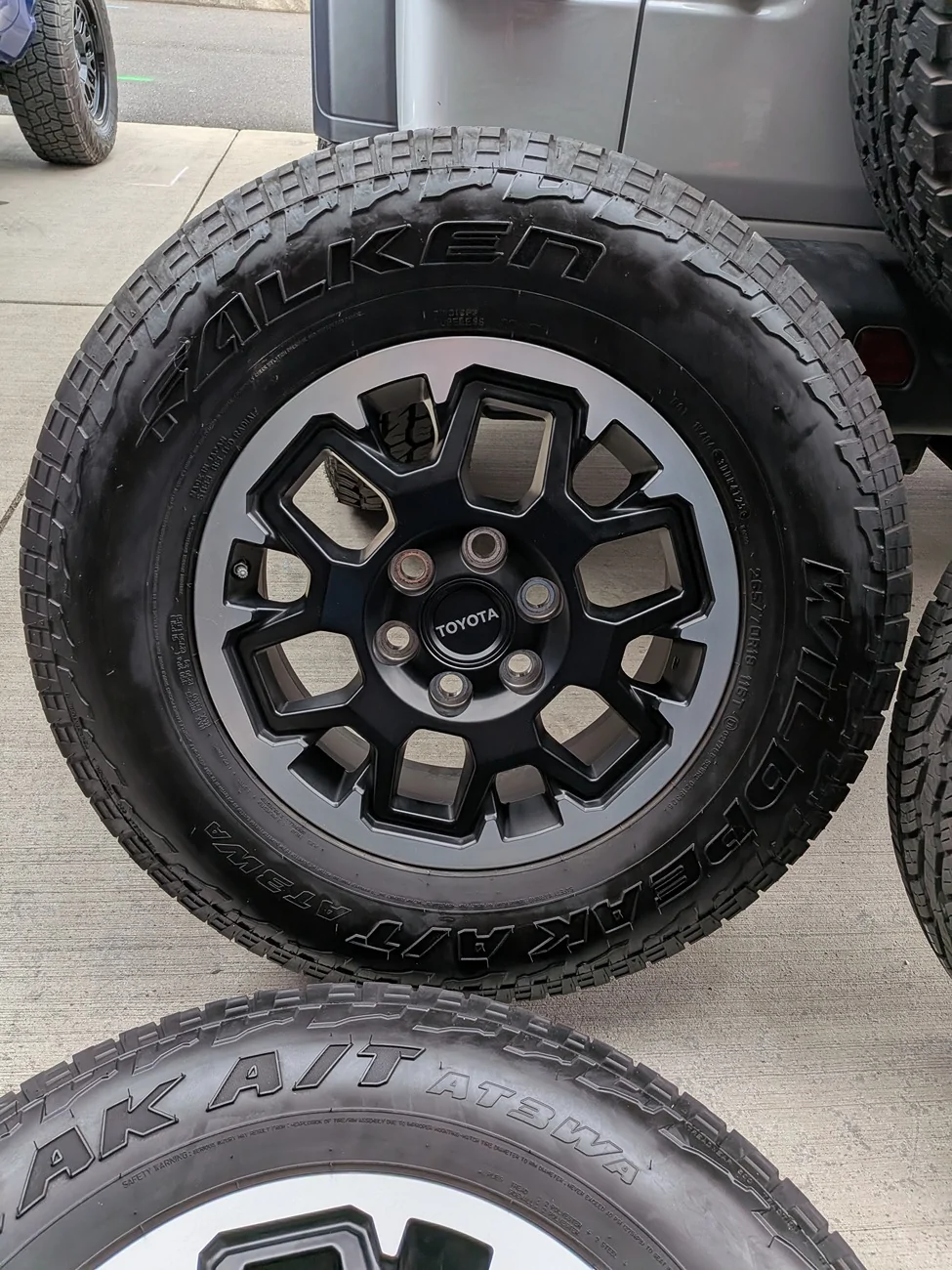 2025 2026 4runner 6th gen 18" TRD Off Road Wheelset $550 PXL_20260902_003140668