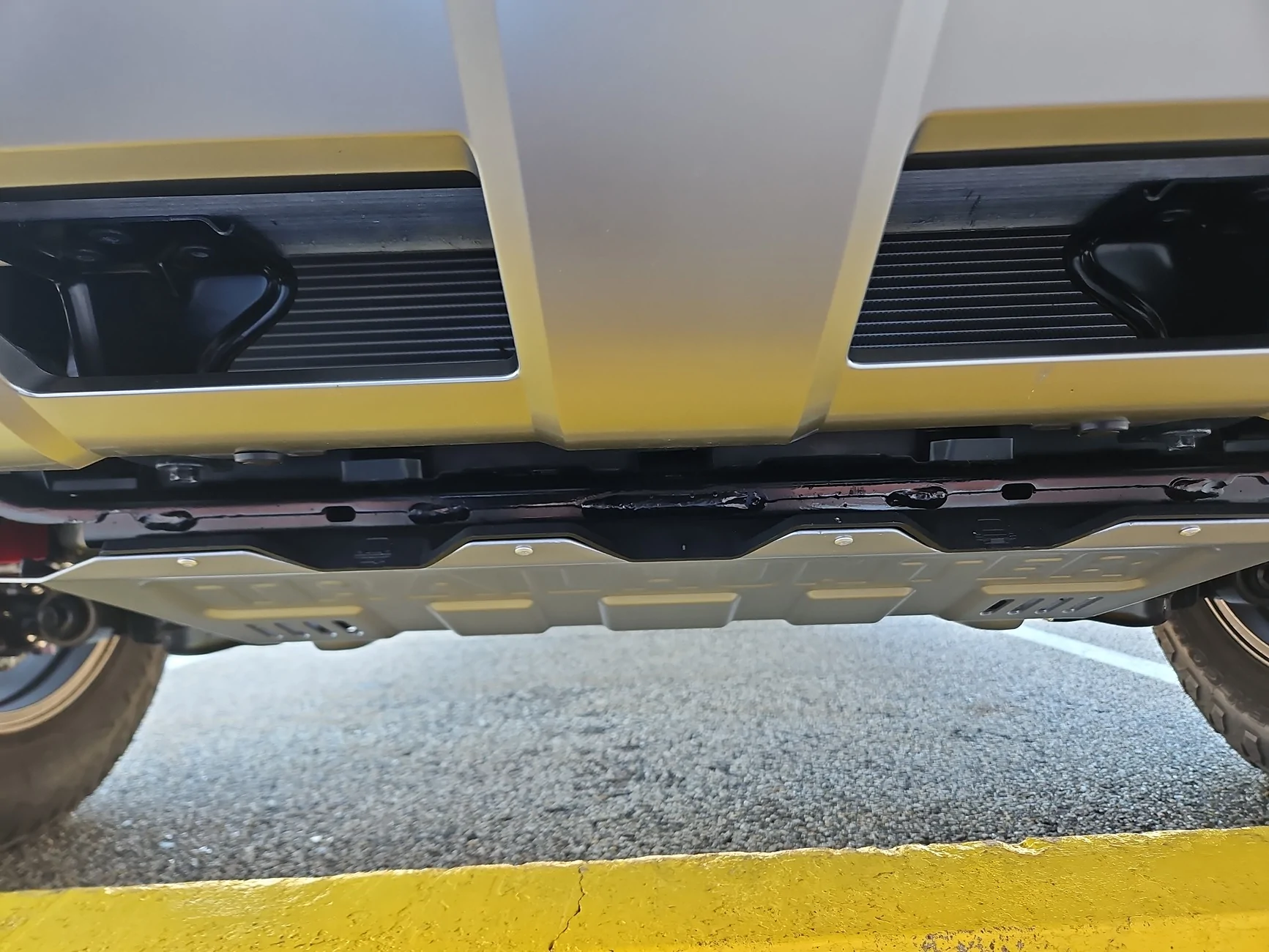 2025 2026 4runner 6th gen Trailhunter gap between front bumper and skid plate gap — snow/slush buildup? 1000018227