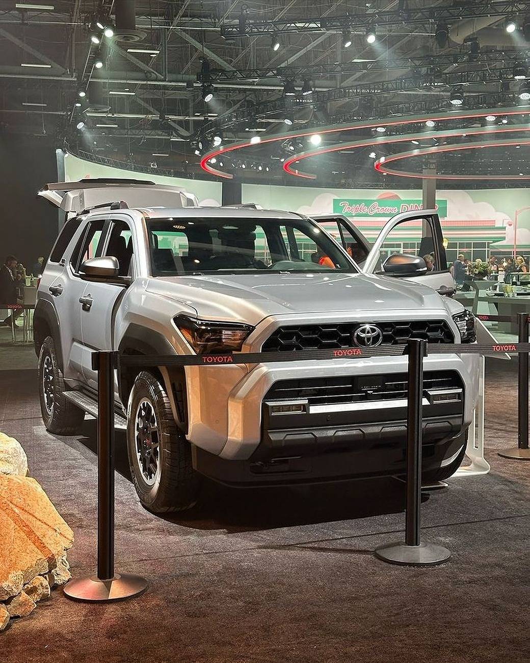 2025 4runner 6th gen CUTTING EDGE (Silver) Photos 4Runner 6th Gen (2025+) 2025 4Runner TRD Off-Road Celestial Silver Metallic 3 (3)