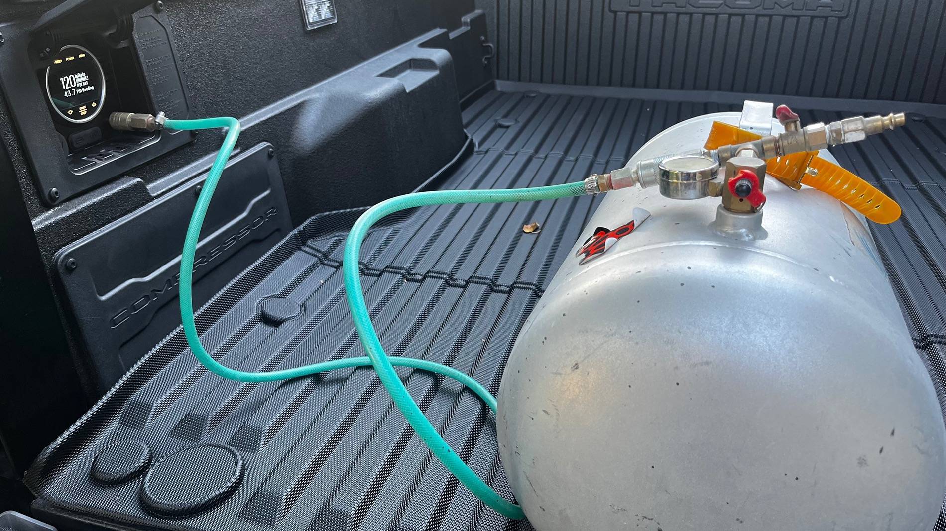 2025 4runner 6th gen Trailhunter Onboard Air Compressor Max @ 120 PSI img_6532-jpe