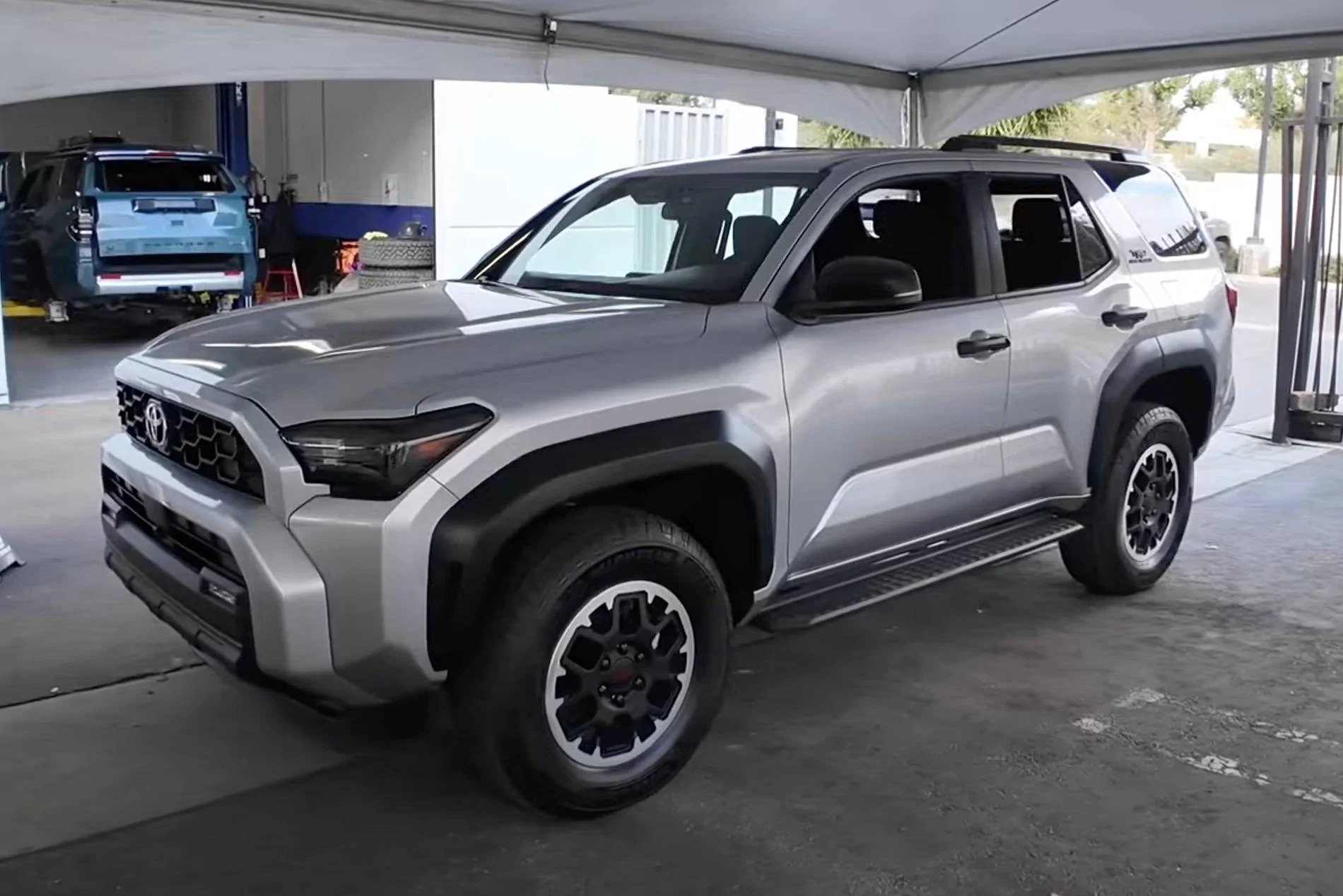 2025 4runner 6th gen Cutting Edge TRD Off-Road (Non-Premium) 2025 4Runner first look -- exterior, interior, cargo area, underbody, suspension, engine bay, roof rails 2025 4runner TRD Off-Road exterior Glacier Silver 2