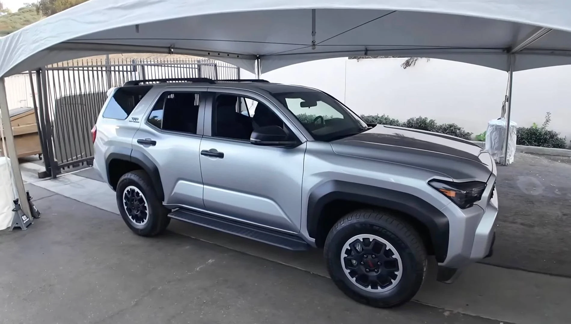 2025 4runner 6th gen Cutting Edge TRD Off-Road (Non-Premium) 2025 4Runner first look -- exterior, interior, cargo area, underbody, suspension, engine bay, roof rails 2025 4runner TRD Off-Road exterior Glacier Silver 9