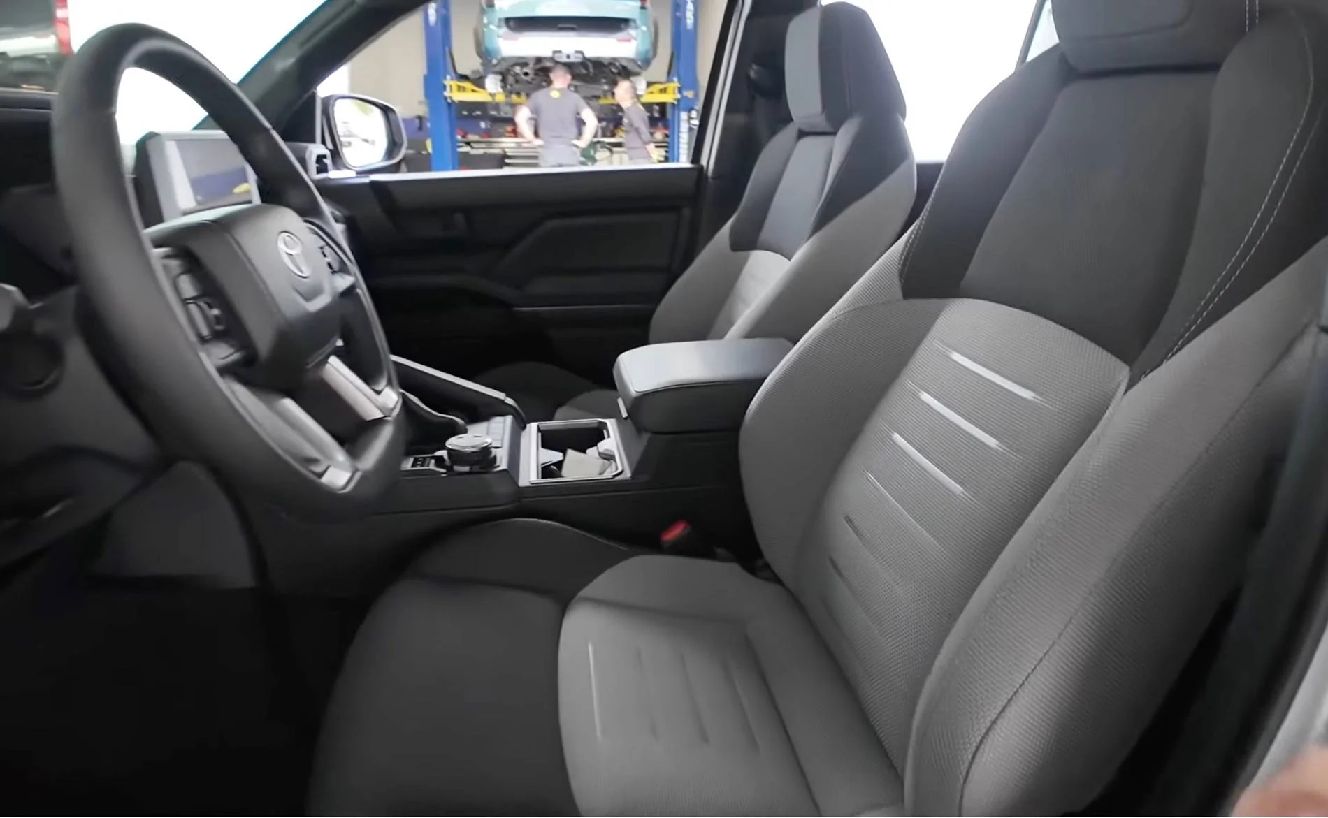 2025 4runner 6th gen Cutting Edge TRD Off-Road (Non-Premium) 2025 4Runner first look -- exterior, interior, cargo area, underbody, suspension, engine bay, roof rails 2025 toyota 4runner TRD Off-Road Interior 2