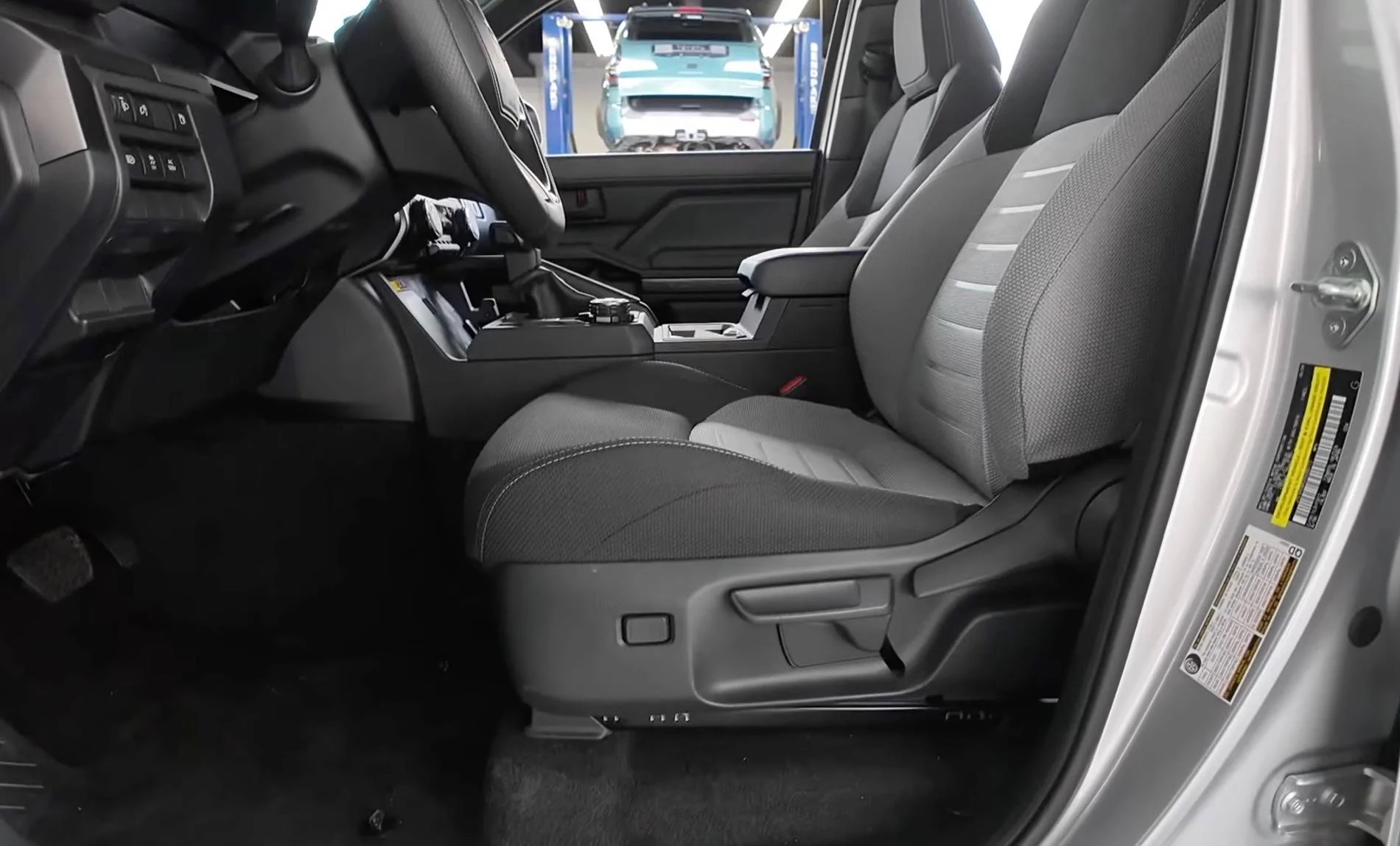 2025 4runner 6th gen Cutting Edge TRD Off-Road (Non-Premium) 2025 4Runner first look -- exterior, interior, cargo area, underbody, suspension, engine bay, roof rails 2025 toyota 4runner TRD Off-Road Interior 6