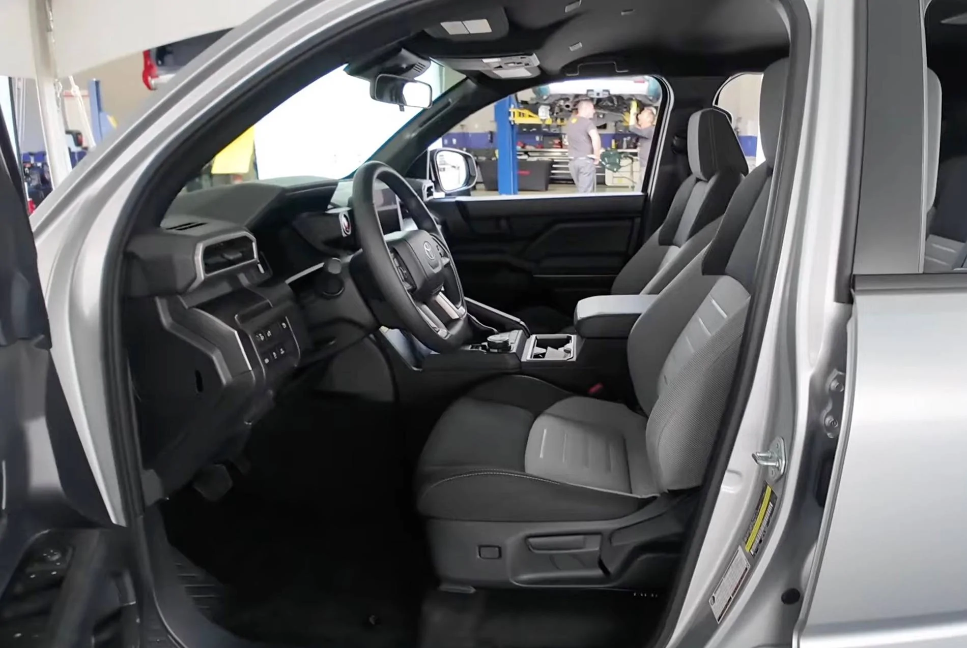 2025 4runner 6th gen Cutting Edge TRD Off-Road (Non-Premium) 2025 4Runner first look -- exterior, interior, cargo area, underbody, suspension, engine bay, roof rails 2025 toyota 4runner TRD Off-Road Interior 7