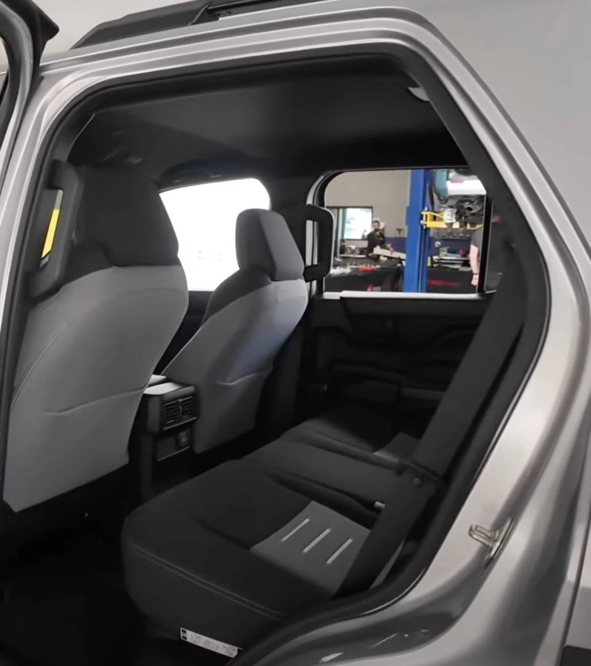 2025 4runner 6th gen Cutting Edge TRD Off-Road (Non-Premium) 2025 4Runner first look -- exterior, interior, cargo area, underbody, suspension, engine bay, roof rails 2025 toyota 4runner interior seats cloth 6