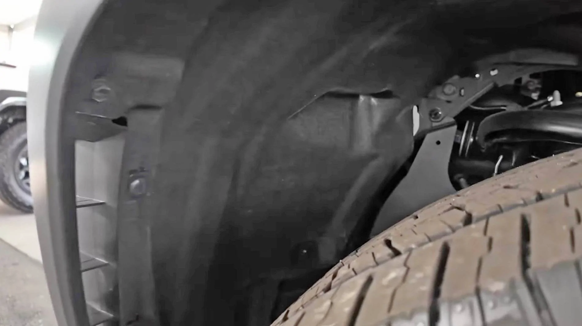 2025 4runner 6th gen Cutting Edge TRD Off-Road (Non-Premium) 2025 4Runner first look -- exterior, interior, cargo area, underbody, suspension, engine bay, roof rails 2025 4runner TRD Off-Road underbody undercarriage suspension 3