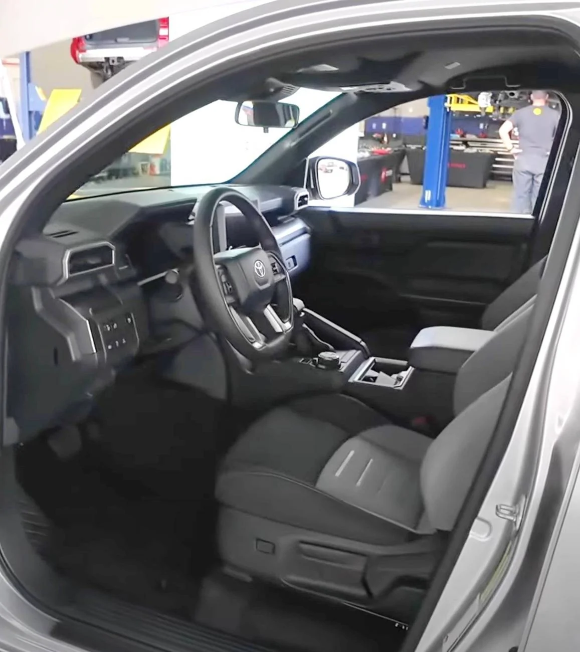 2025 4runner 6th gen Cutting Edge TRD Off-Road (Non-Premium) 2025 4Runner first look -- exterior, interior, cargo area, underbody, suspension, engine bay, roof rails 2025 toyota 4runner TRD Off-Road Interior 1