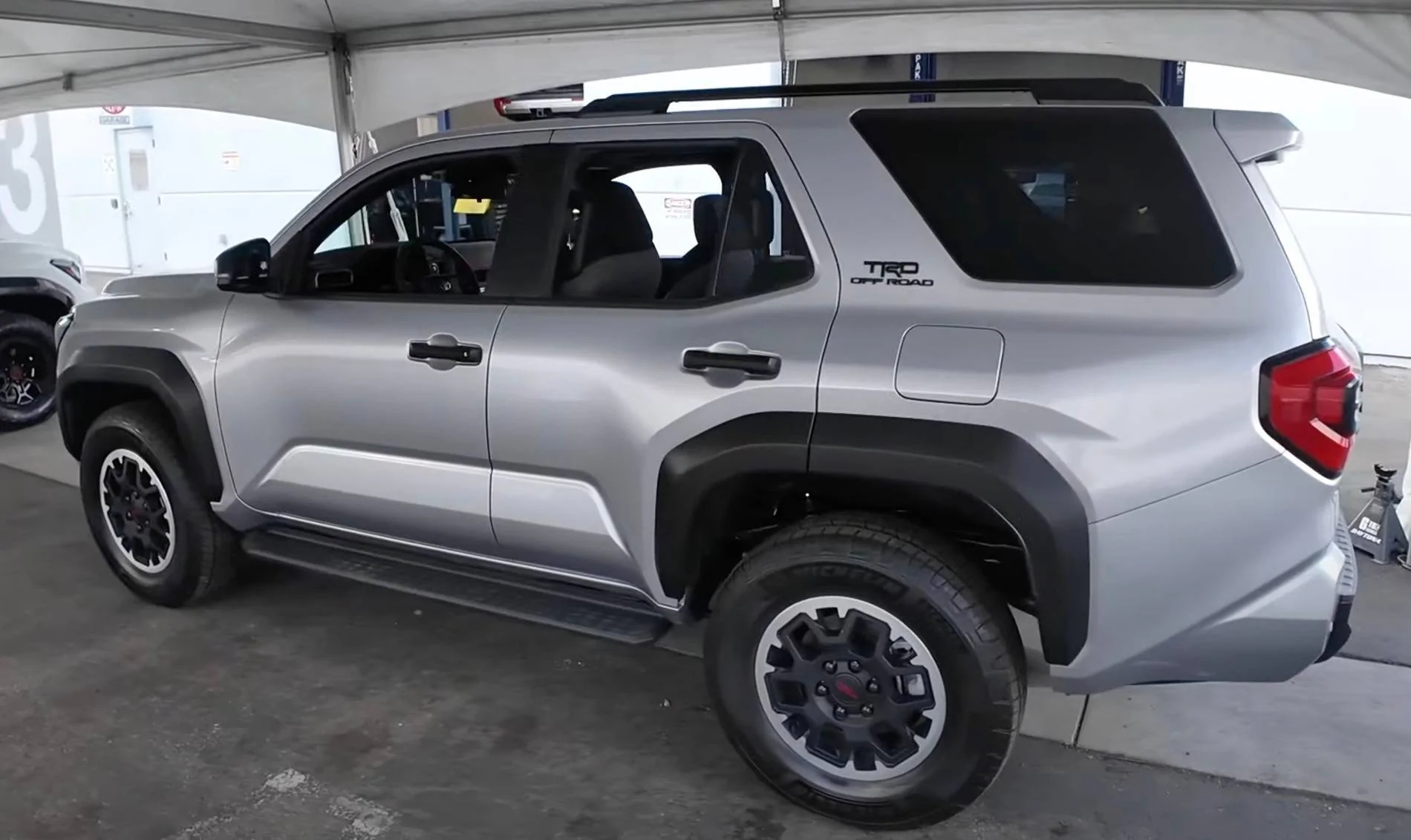 2025 4runner 6th gen CUTTING EDGE (Silver) Photos 4Runner 6th Gen (2025+) 4runner-trd-off-road-exterior-glacier-silver-6-jpg