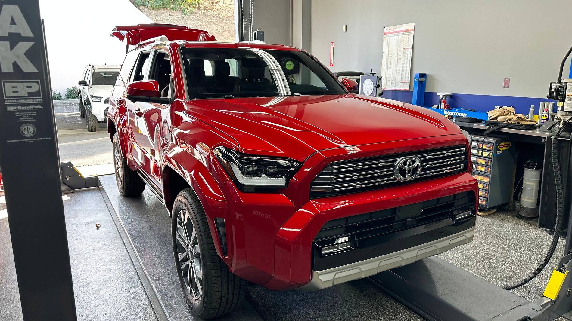 2025 Toyota 4runner SUPERSONIC RED Photos 4Runner 6th Gen (2025+) Supersonic Red 2025 4runner 6th gen Limited 1