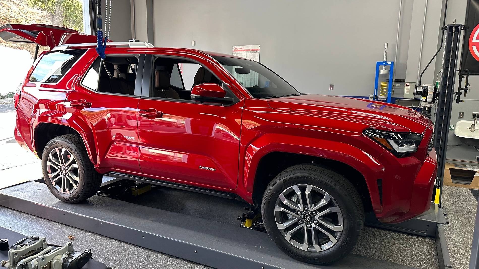 2025 Toyota 4runner SUPERSONIC RED Photos 4Runner 6th Gen (2025+) Supersonic Red 2025 4runner 6th gen Limited 3