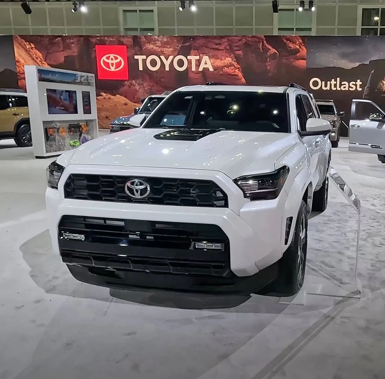 2025 4runner 6th gen TRD Sport Premium (Wind Chill Pearl / Black Interior) 2025 4Runner 6th Gen photos/video review @ LA Auto Show TRD Sport Premium windchill pearl : black interior 2025 toyota 4runner 6th gen photos exterio