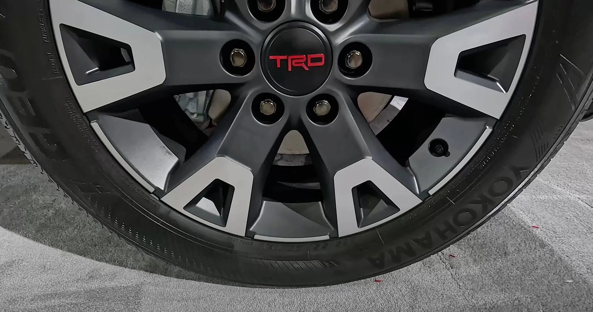 2025 4runner 6th gen TRD Sport Premium (Wind Chill Pearl / Black Interior) 2025 4Runner 6th Gen photos/video review @ LA Auto Show TRD Sport Premium windchill pearl : black interior 2025 toyota 4runner 6th gen photos exterio