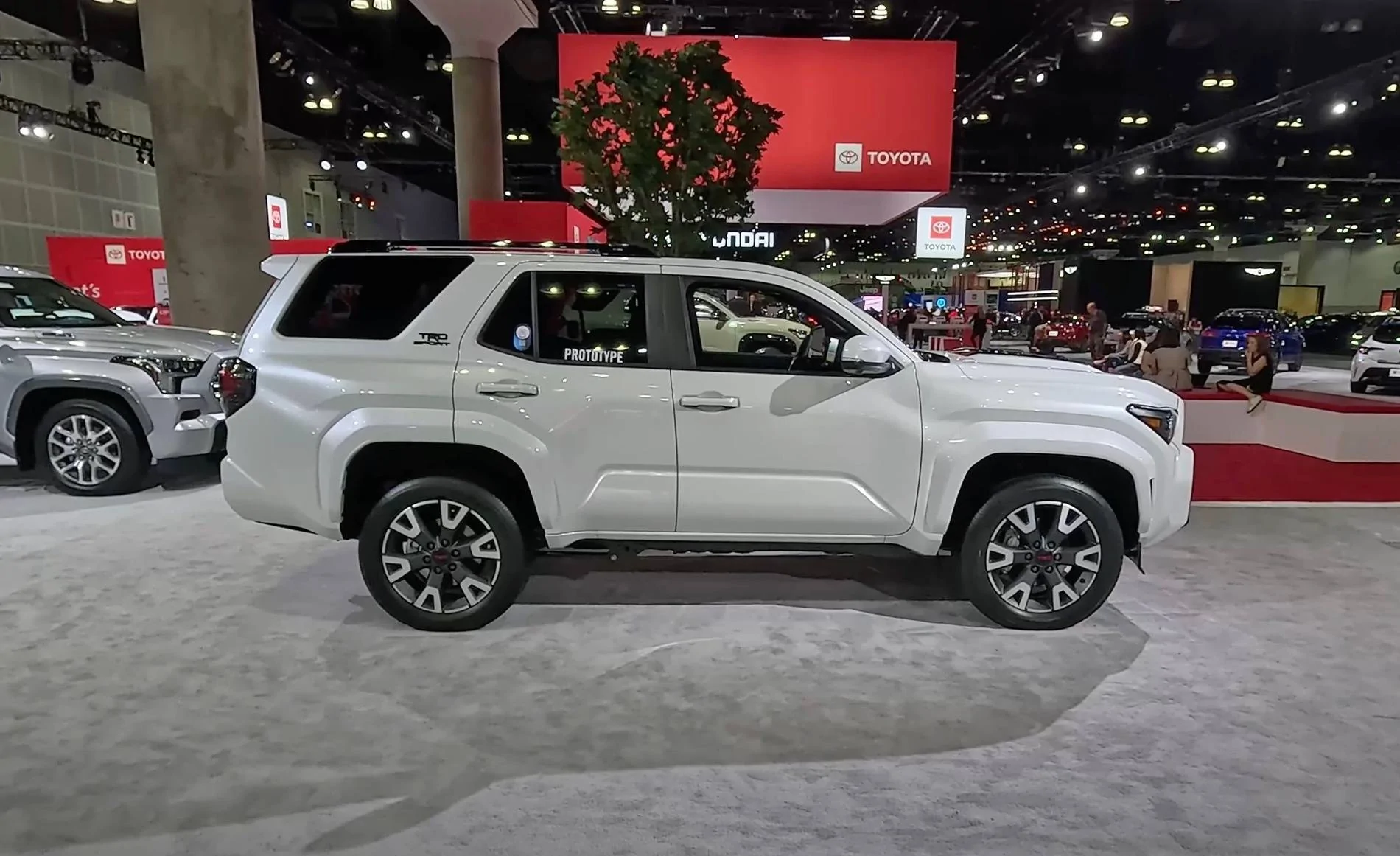 2025 4runner 6th gen TRD Sport Premium (Wind Chill Pearl / Black Interior) 2025 4Runner 6th Gen photos/video review @ LA Auto Show TRD Sport Premium windchill pearl : black interior 2025 toyota 4runner 6th gen photos exterio