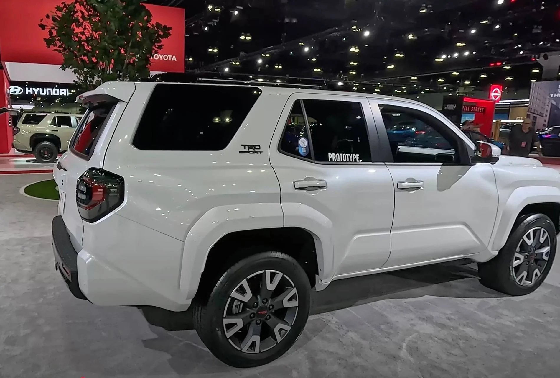 2025 4runner 6th gen TRD Sport Premium (Wind Chill Pearl / Black Interior) 2025 4Runner 6th Gen photos/video review @ LA Auto Show TRD Sport Premium windchill pearl : black interior 2025 toyota 4runner 6th gen photos exterio
