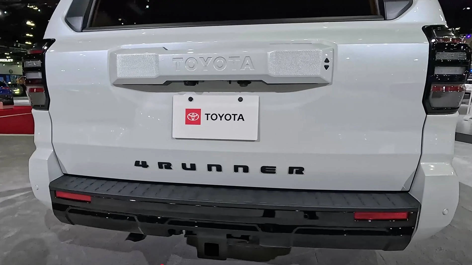 2025 4runner 6th gen TRD Sport Premium (Wind Chill Pearl / Black Interior) 2025 4Runner 6th Gen photos/video review @ LA Auto Show TRD Sport Premium windchill pearl : black interior 2025 toyota 4runner 6th gen photos exterio