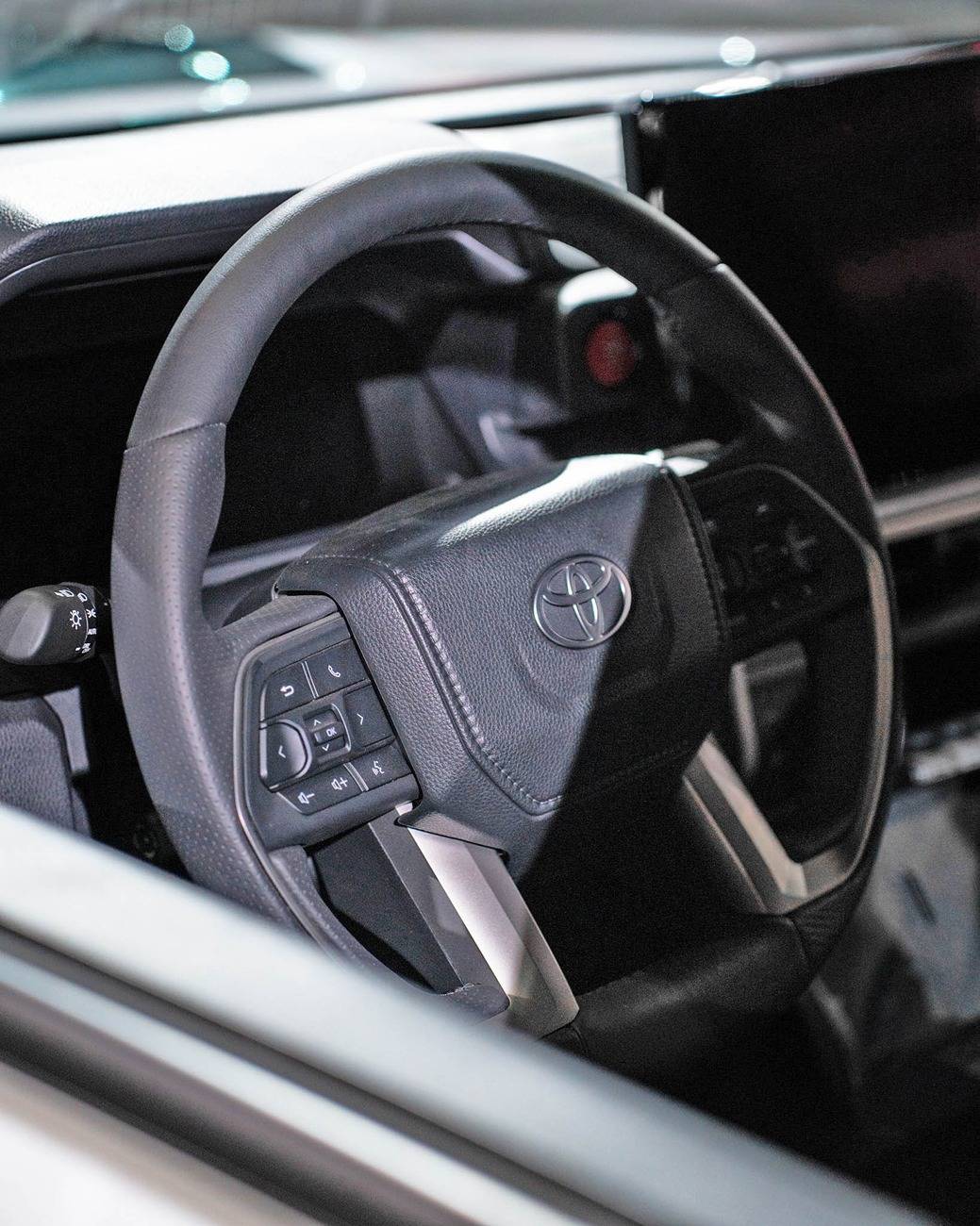 2025 4runner 6th gen TRD Sport Premium (Wind Chill Pearl / Black Interior) 2025 4Runner 6th Gen photos/video review @ LA Auto Show windchill pearl white trd sport 2025 4runner 6th gen 3