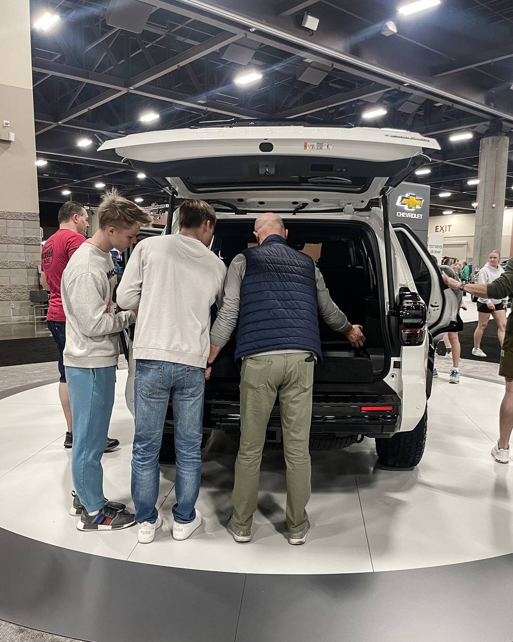 2025 4runner 6th gen AZ People - see the 2025 4Runner TRD Pro at the Arizona International Auto Show 2024 (11/28-12/2) Ice Cap White 2025 4Runner TRD Pro Arizona Auto Show 3