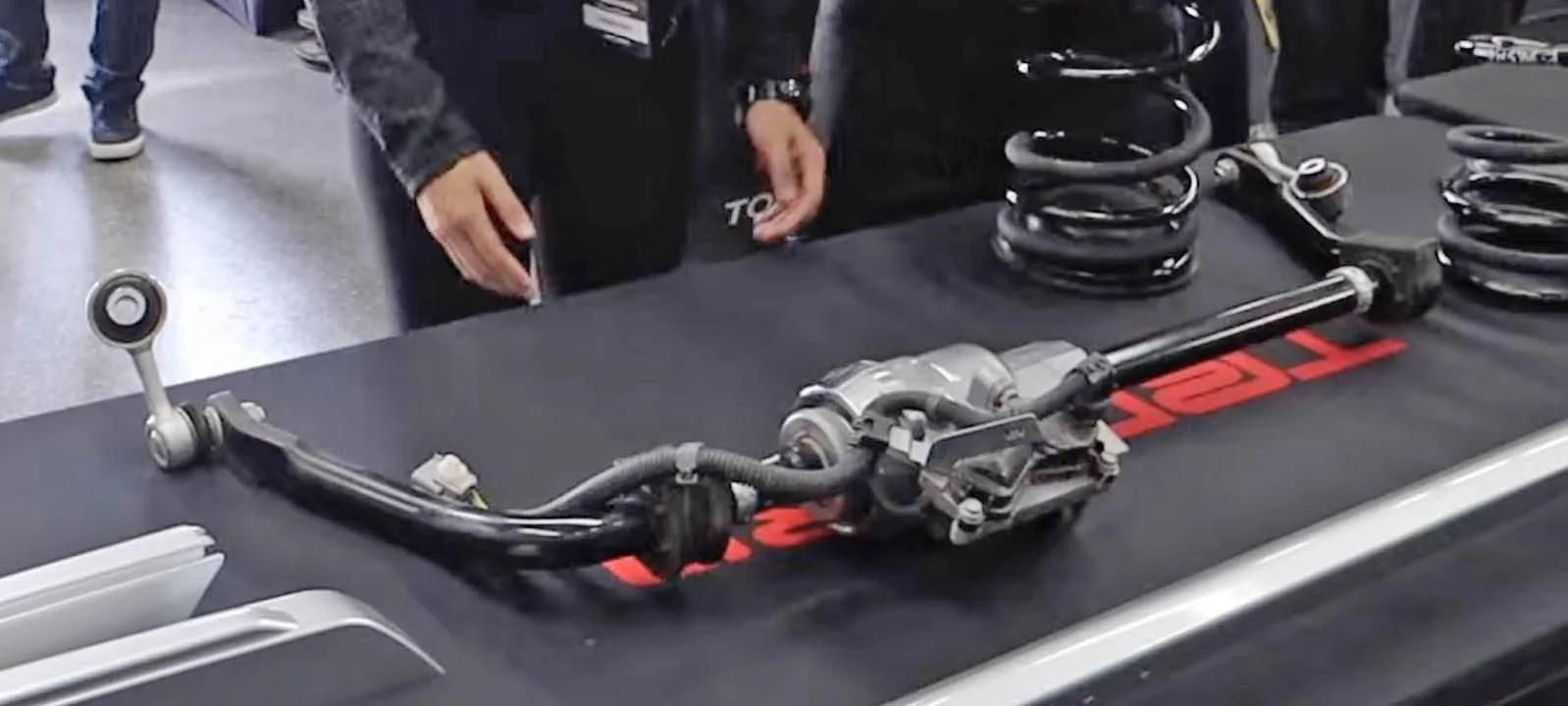 2025 4runner 6th gen 4Runner Factory Parts Review (Sway Bar, Fox Shocks, Bump Stop, Skid Plate, Air Intake) + TRD Off-Road walkaround by Chloe Kuo front sway bar stabilizer bar disconnect 2025 toyota 4runner 6th gen