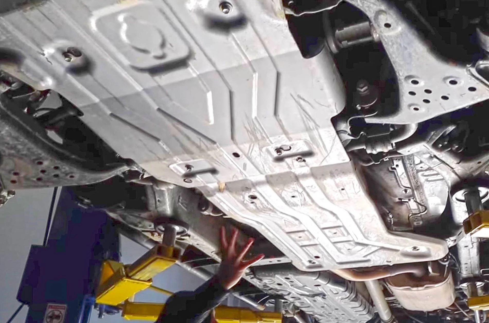 2025 4runner 6th gen 4Runner Factory Parts Review (Sway Bar, Fox Shocks, Bump Stop, Skid Plate, Air Intake) + TRD Off-Road walkaround by Chloe Kuo trailhunter skid plate underbody undercarriage 6th gen 2025 4runner 