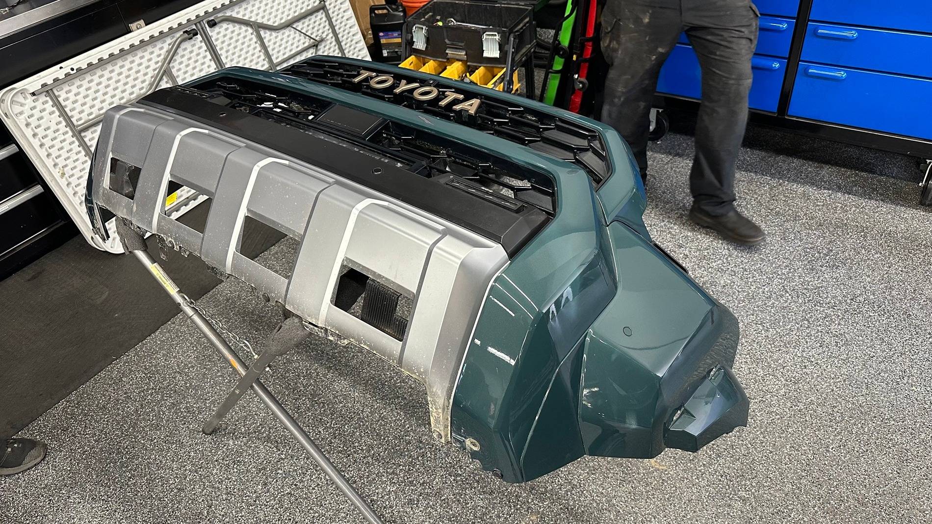 2025 4runner 6th gen Front bumper removed from 2025 4Runner Trailhunter - photos Front bumper cover removed trailhunter 2025 4runner 6th gen 4