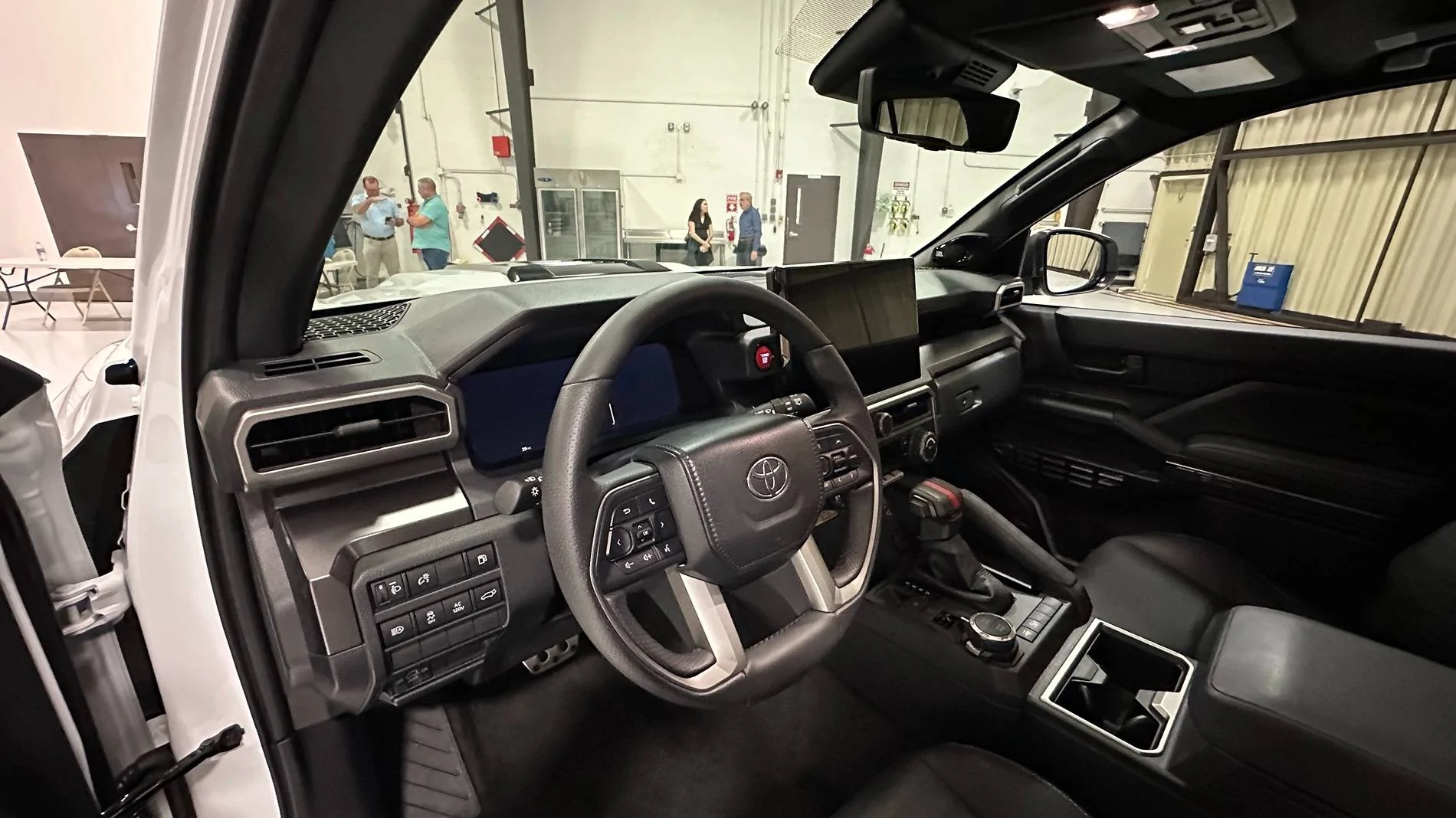 2025 4runner 6th gen WIND CHILL PEARL Photos 4Runner 6th Gen (2025+) Black Interior & Wind Chill Pearl TRD Sport Premium 2025 toyota 4runner gen 6 3