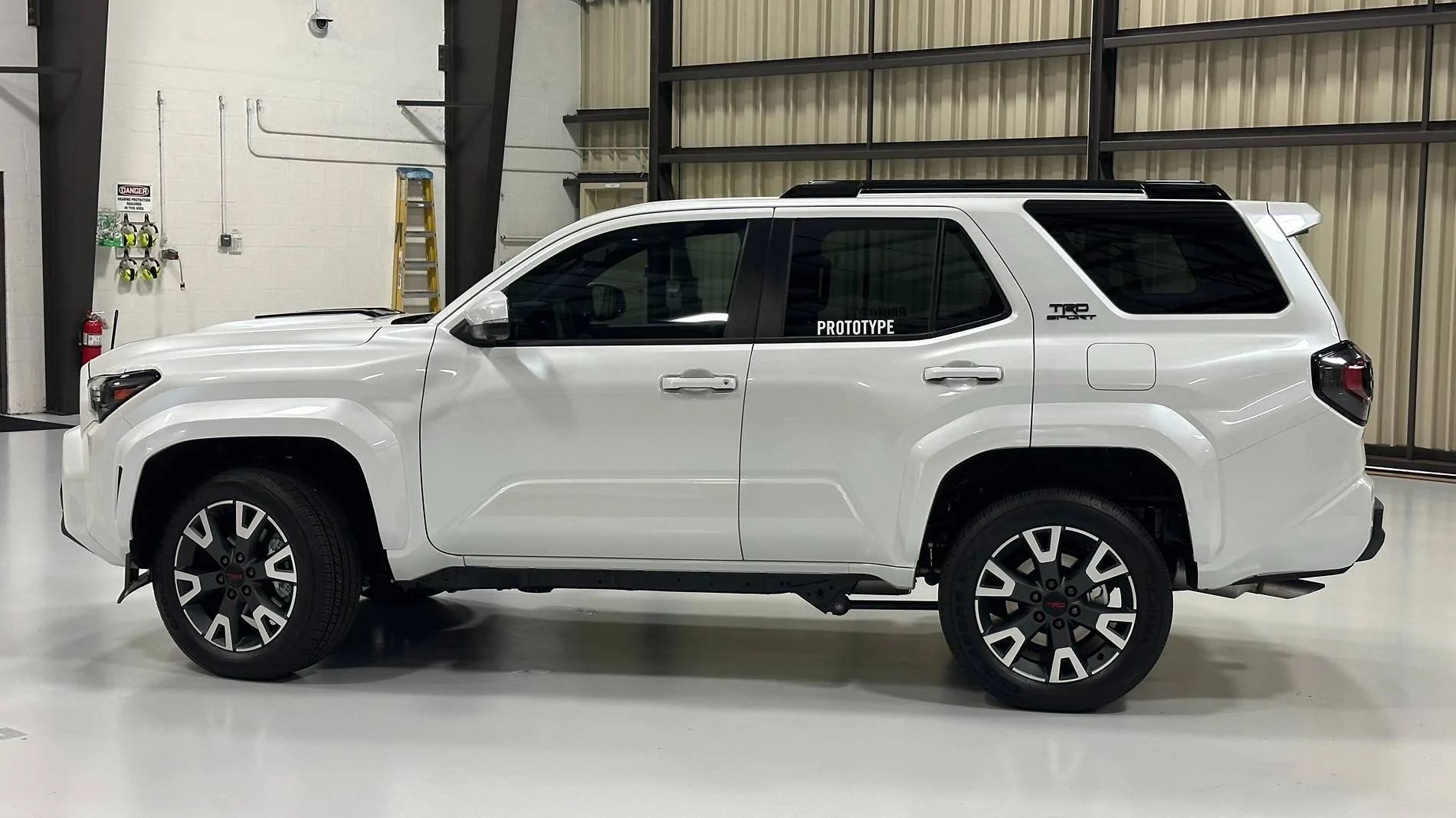 2025 4runner 6th gen TRD Sport Premium (Wind Chill Pearl / Black Interior) 2025 4Runner 6th Gen photos/video review @ LA Auto Show trd-sport-premium-2025-toyota-4runner-gen-6-4-jpeg