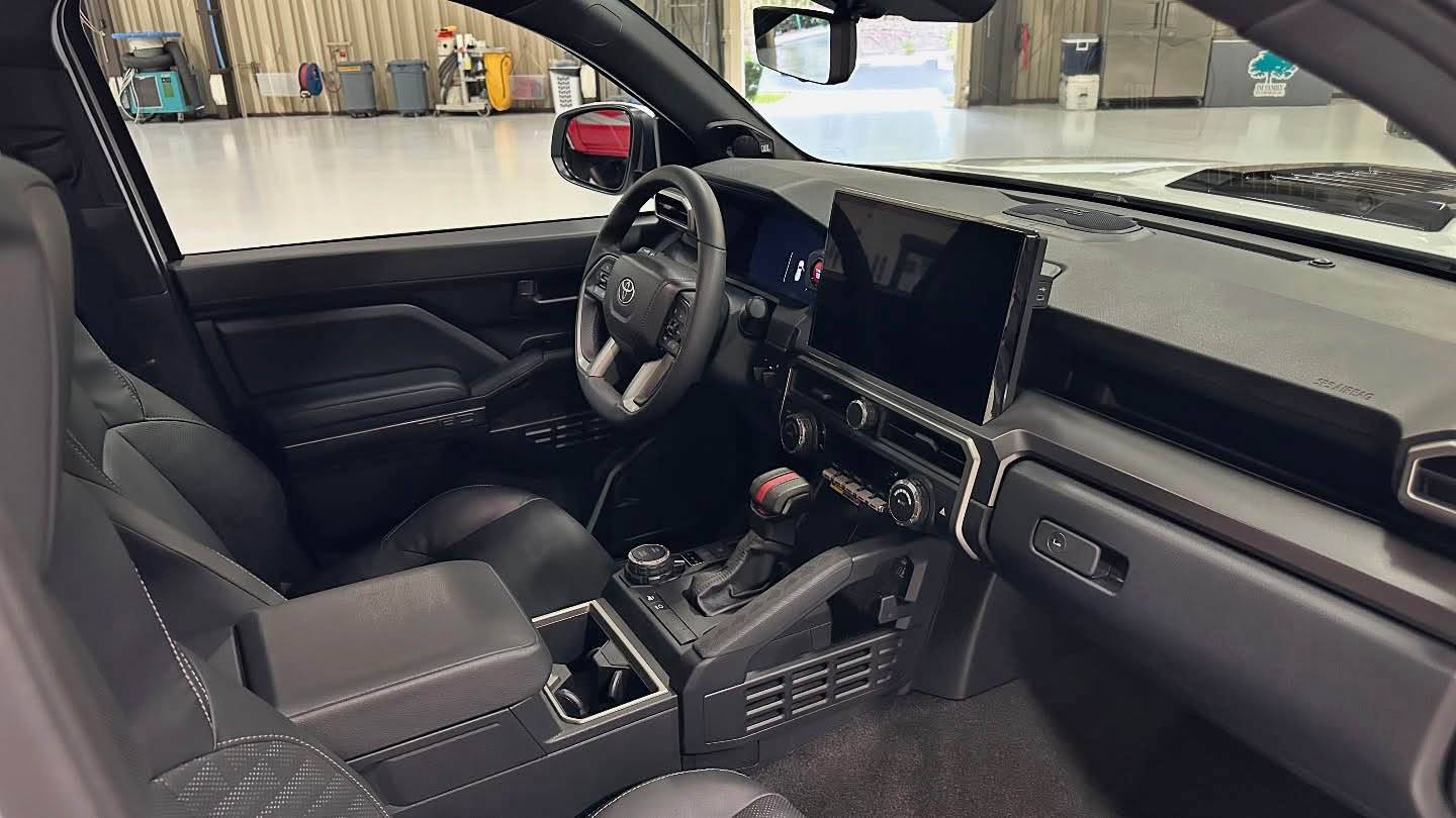 2025 4runner 6th gen TRD Sport Premium (Wind Chill Pearl / Black Interior) 2025 4Runner 6th Gen photos/video review @ LA Auto Show trd-sport-premium-2025-toyota-4runner-gen-6-2-jpe