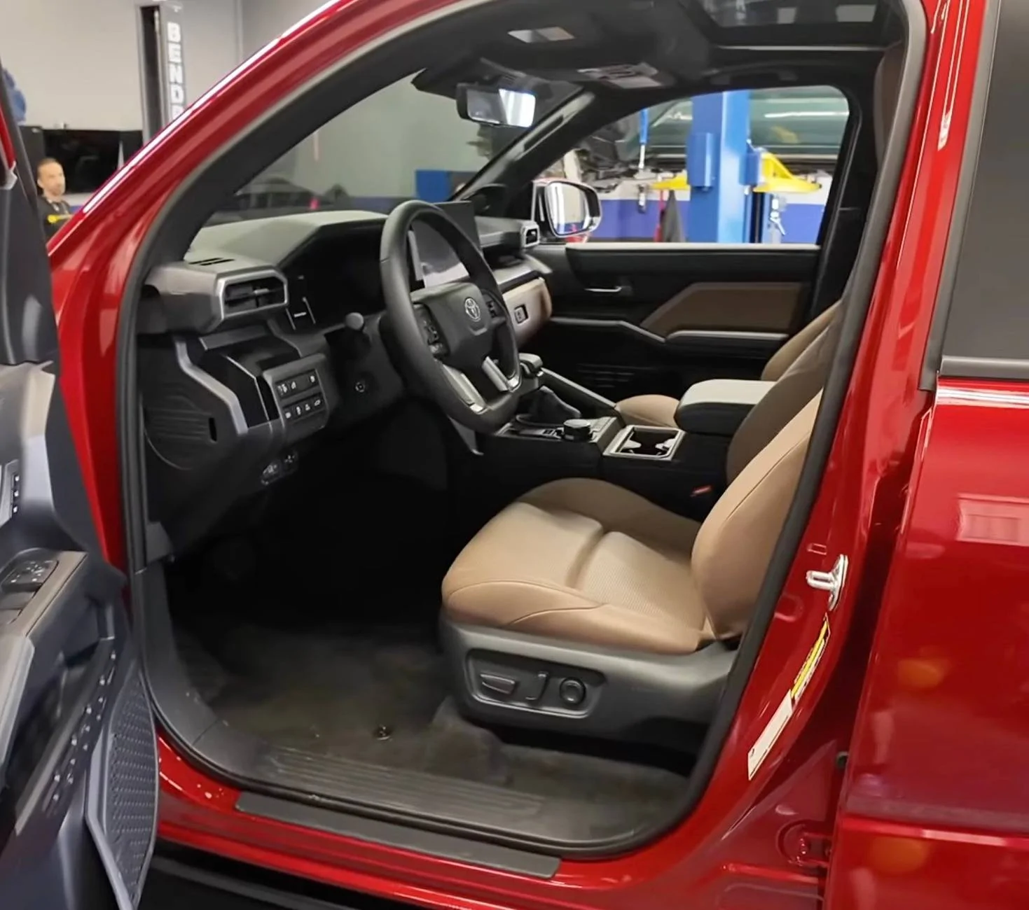 2025 Toyota 4runner Disappointed only 1 interior color for the Platinum rior-seats-limited-trim-2025-4runner-6th-gen-5-jpg