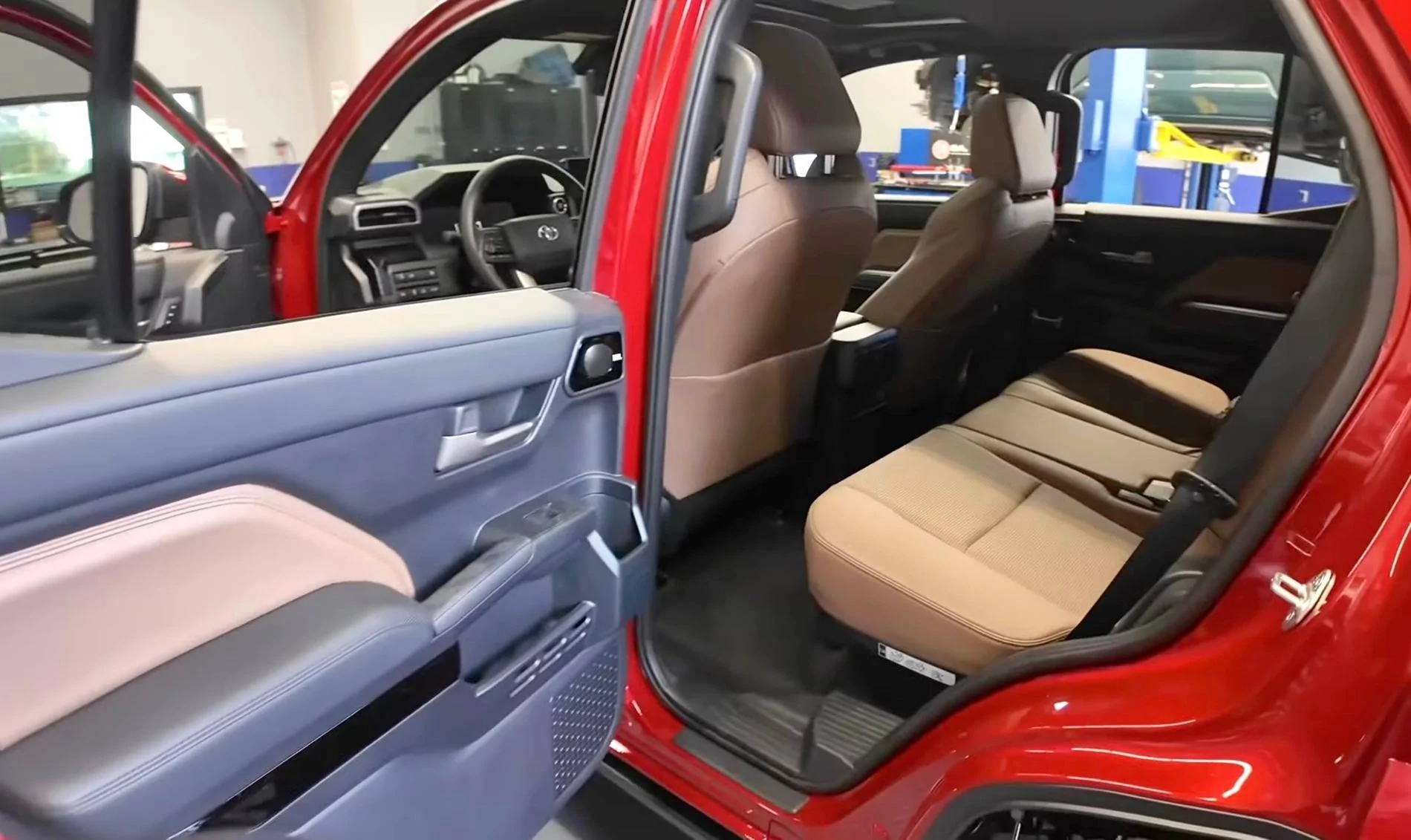 2025 Toyota 4runner Disappointed only 1 interior color for the Platinum rior-seats-limited-trim-2025-4runner-6th-gen-2-jpg