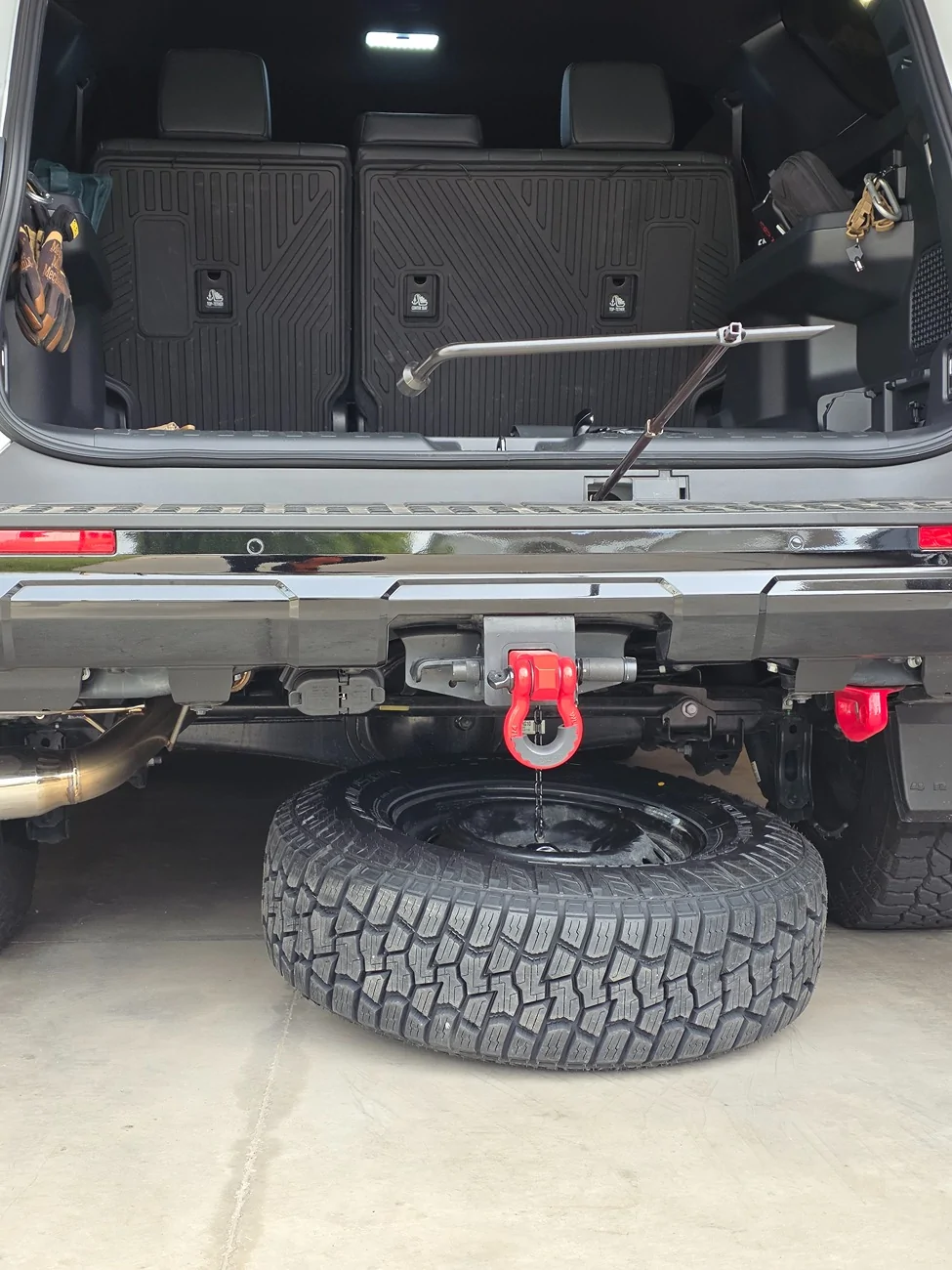 2025 2026 4runner 6th gen Changed out spare tire to 33". Fits perfectly undercarriage! 20260918_162039