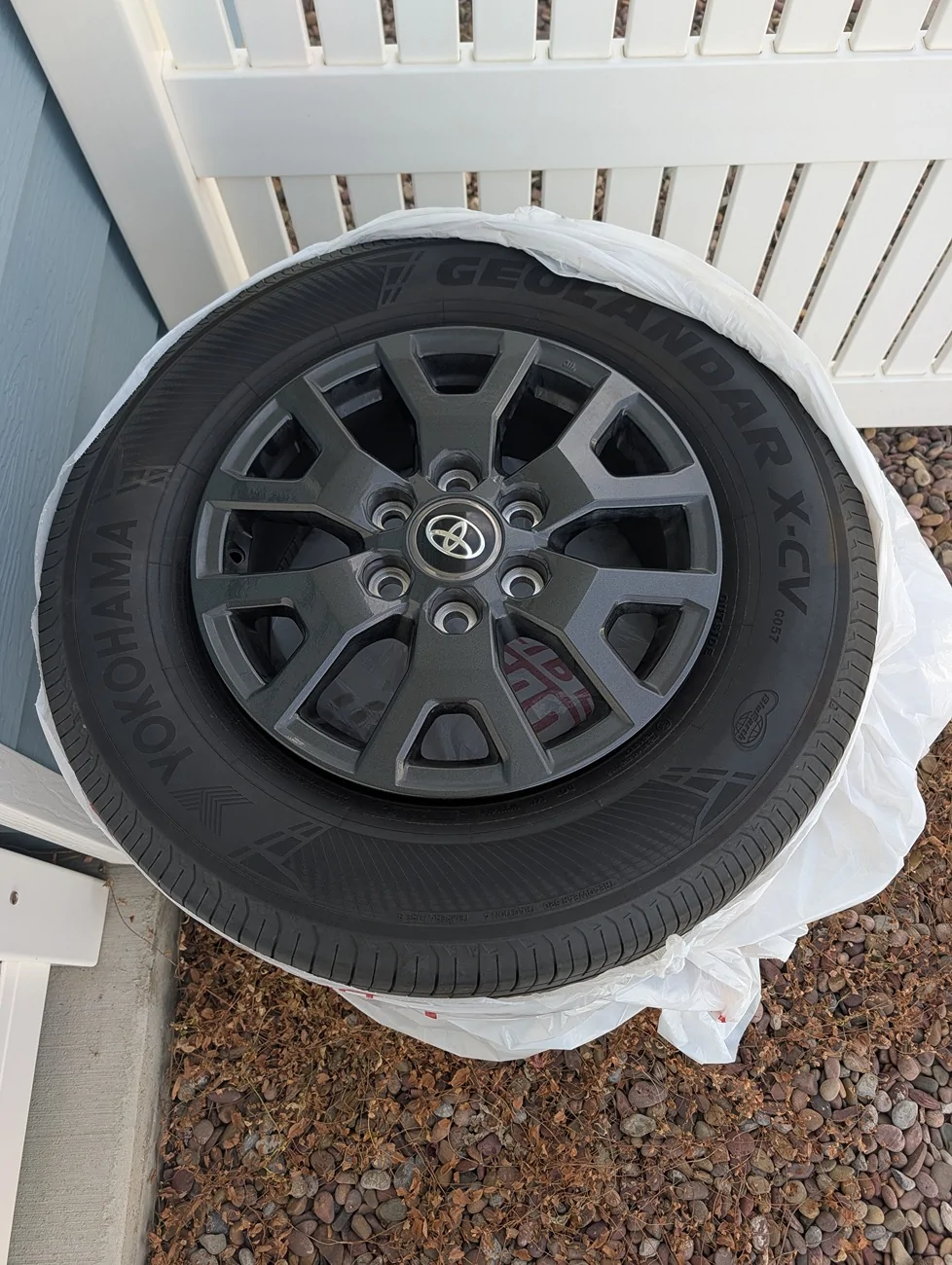 2025 2026 4runner 6th gen 17" SR5 Wheel & Tire PXL_20260927_172405083