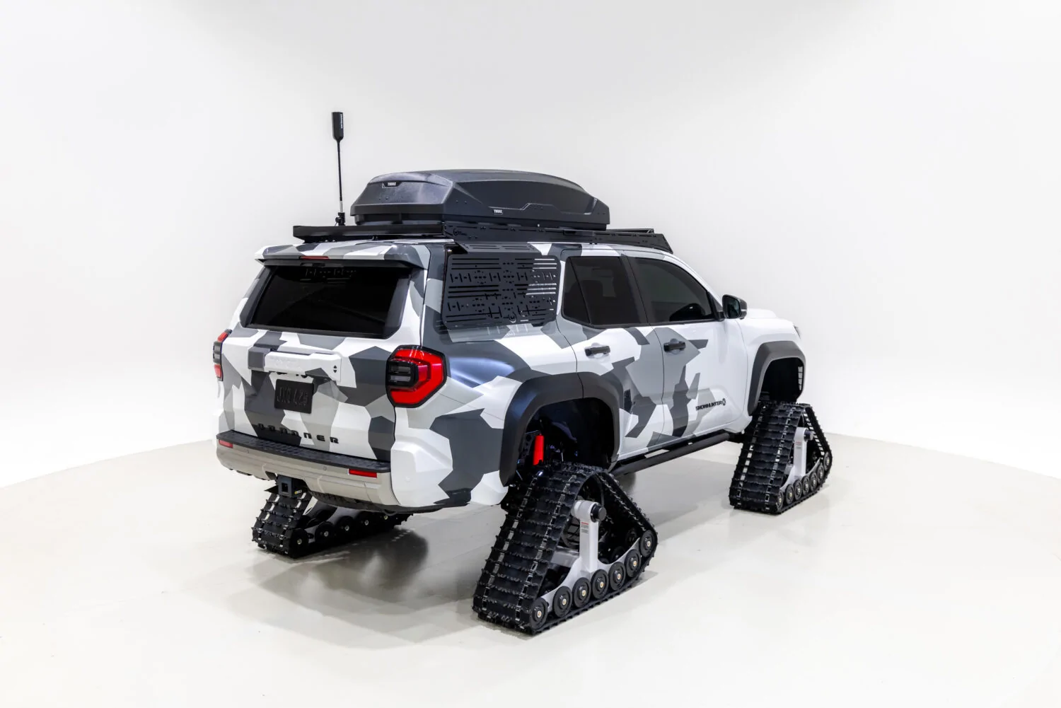 2025 2026 4runner 6th gen Snowhunter 4Runner on Tracks Unleashed for 2026 SEMA Show Snowhunter_4Runner_2026-4-1500x1001