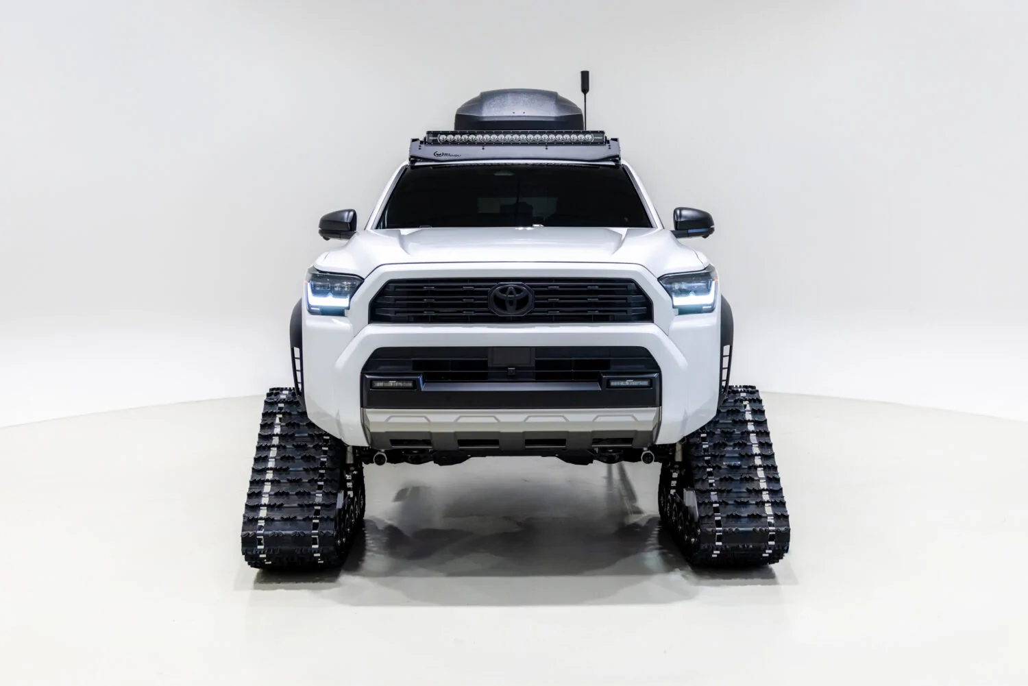 2025 2026 4runner 6th gen Snowhunter 4Runner on Tracks Unleashed for 2026 SEMA Show Snowhunter_4Runner_2026-1-1500x1001
