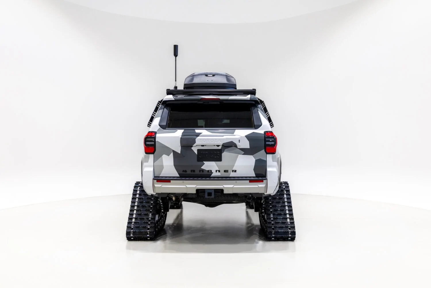 2025 2026 4runner 6th gen Snowhunter 4Runner on Tracks Unleashed for 2026 SEMA Show Snowhunter_4Runner_2026-5-1500x1001