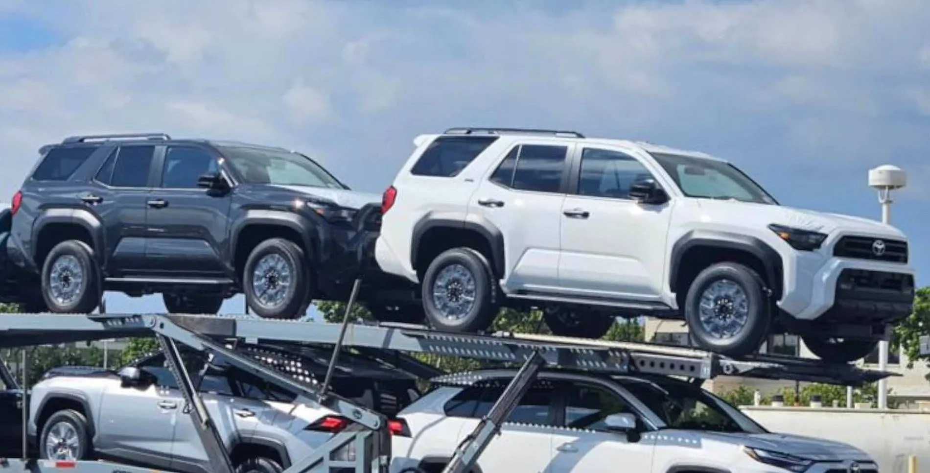 2025 4runner 6th gen 2025 4Runners arrive at US Port! [Heritage Blue TRD Off-Road Premium, Everest Off-Road, Underground SR5, Ice Cap SR5] Ice Cap SR5 and Underground SR5 2025 4runner 6th gen on transport