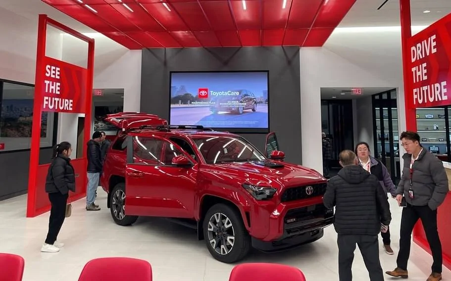 2025 4runner 6th gen Supersonic Red TRD Sport Premium 2025 4Runner 6th Gen First Look - interior & exterior 2025-toyota-4runner-trd-sport-in-supersonic-red-v0-ite0d2grxtde1