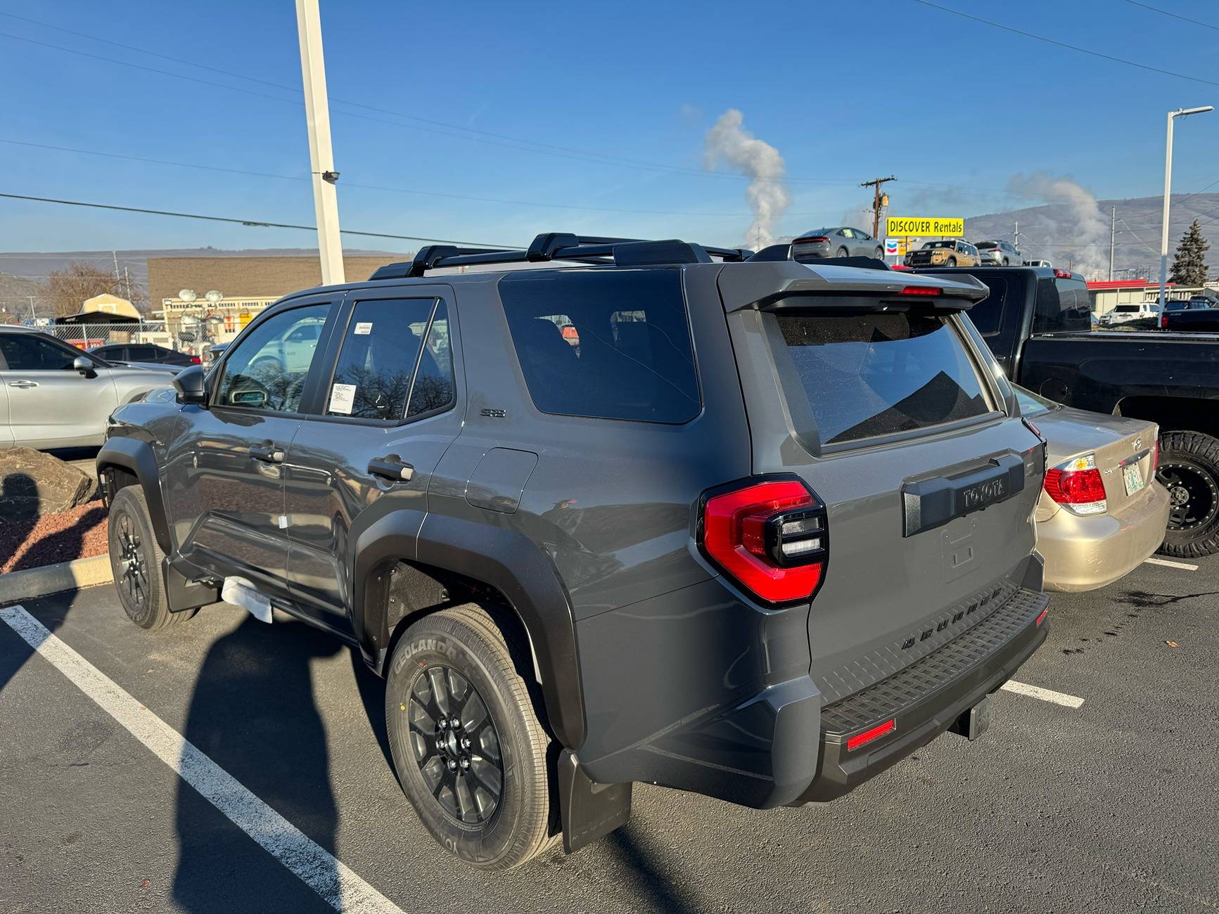 2025 4runner 6th gen 2025 4Runner SR5 with mudflaps / mudguards / factory roof rails IMG_4580