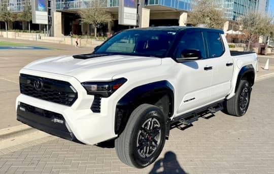 2025 4runner 6th gen Gloss black wrap on fender flares, roof, mirrors, door handles - for protection & TRD PRO look Roof Wrap + Fender Flare Wrapped in Black for a 2024 TRD PRO look 5