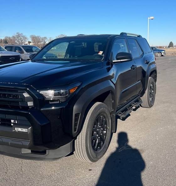 2025 4runner 6th gen BLACK Photos 4Runner 6th Gen (2025+) Black SR5 predator tube steps 2025 4runner 6th gen 3
