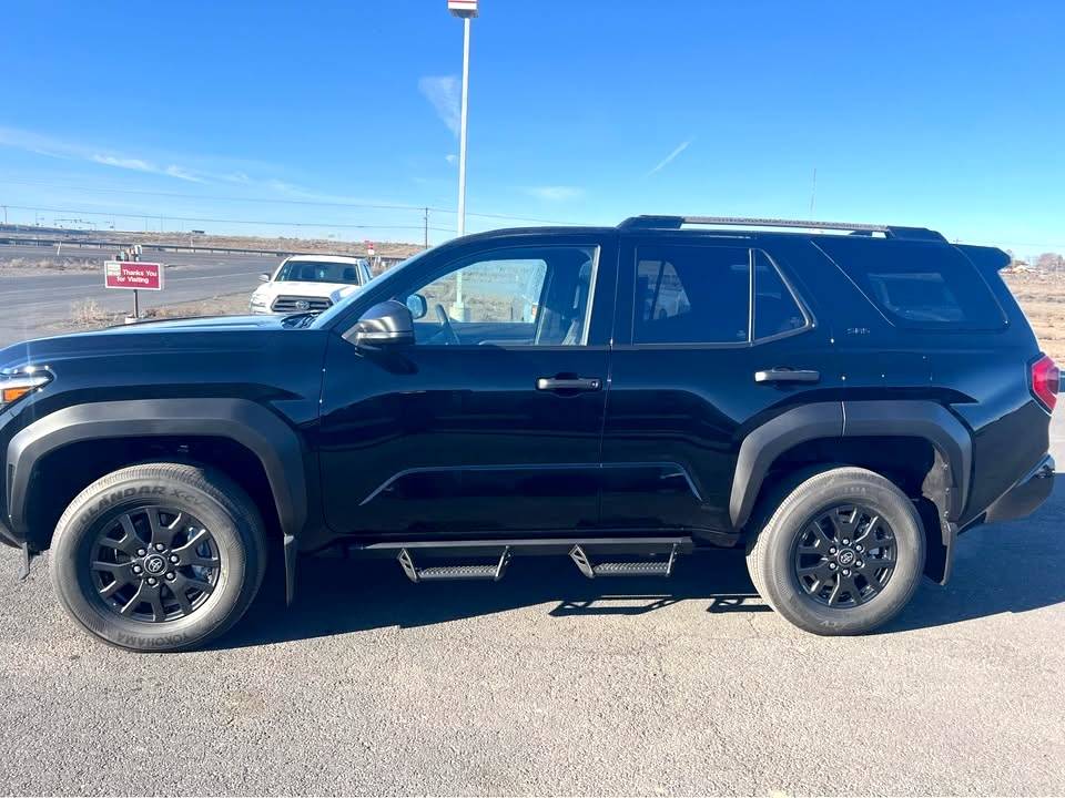 2025 4runner 6th gen BLACK Photos 4Runner 6th Gen (2025+) Black SR5 predator tube steps 2025 4runner 6th gen 4