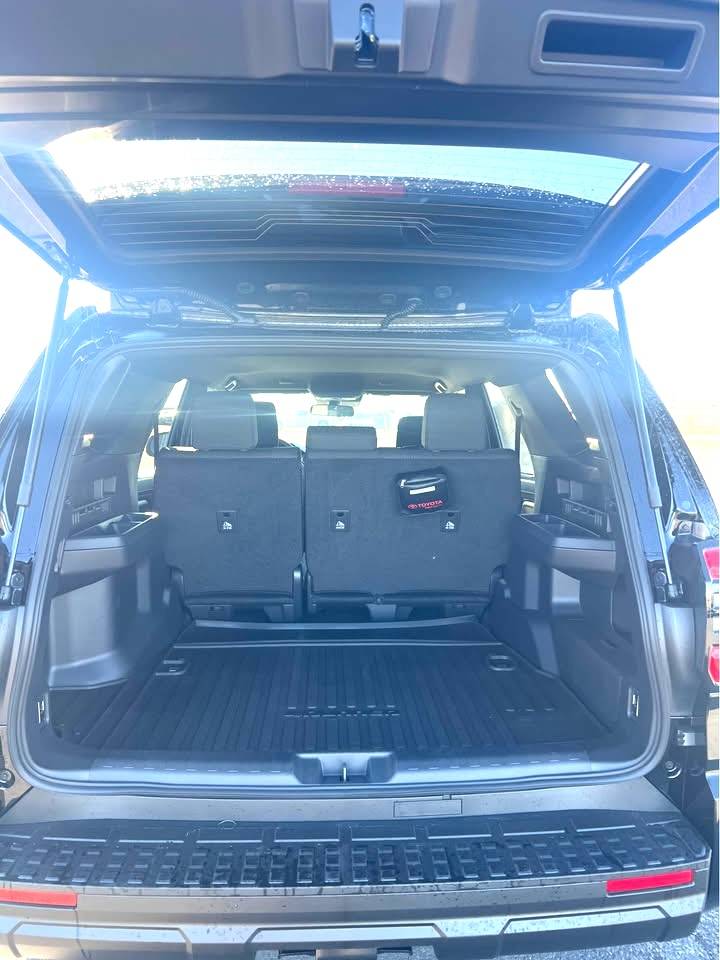 2025 4runner 6th gen BLACK Photos 4Runner 6th Gen (2025+) Black Interior Cloth SR5 Trim 2025 4Runner 6th Gen 3