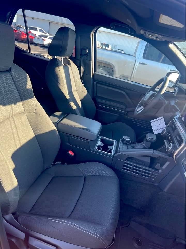 2025 4runner 6th gen BLACK Photos 4Runner 6th Gen (2025+) Black Interior Cloth SR5 Trim 2025 4Runner 6th Gen 2