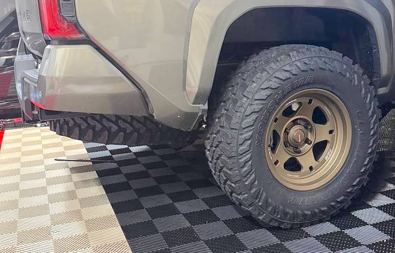 2025 4runner 6th gen Biggest / largest spare tire size that fits is 33" inch tire (33's) IMG_2031