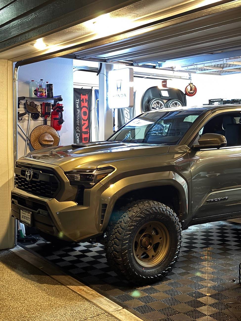 2025 4runner 6th gen Biggest / largest spare tire size that fits is 33" inch tire (33's) img_1426-jpe
