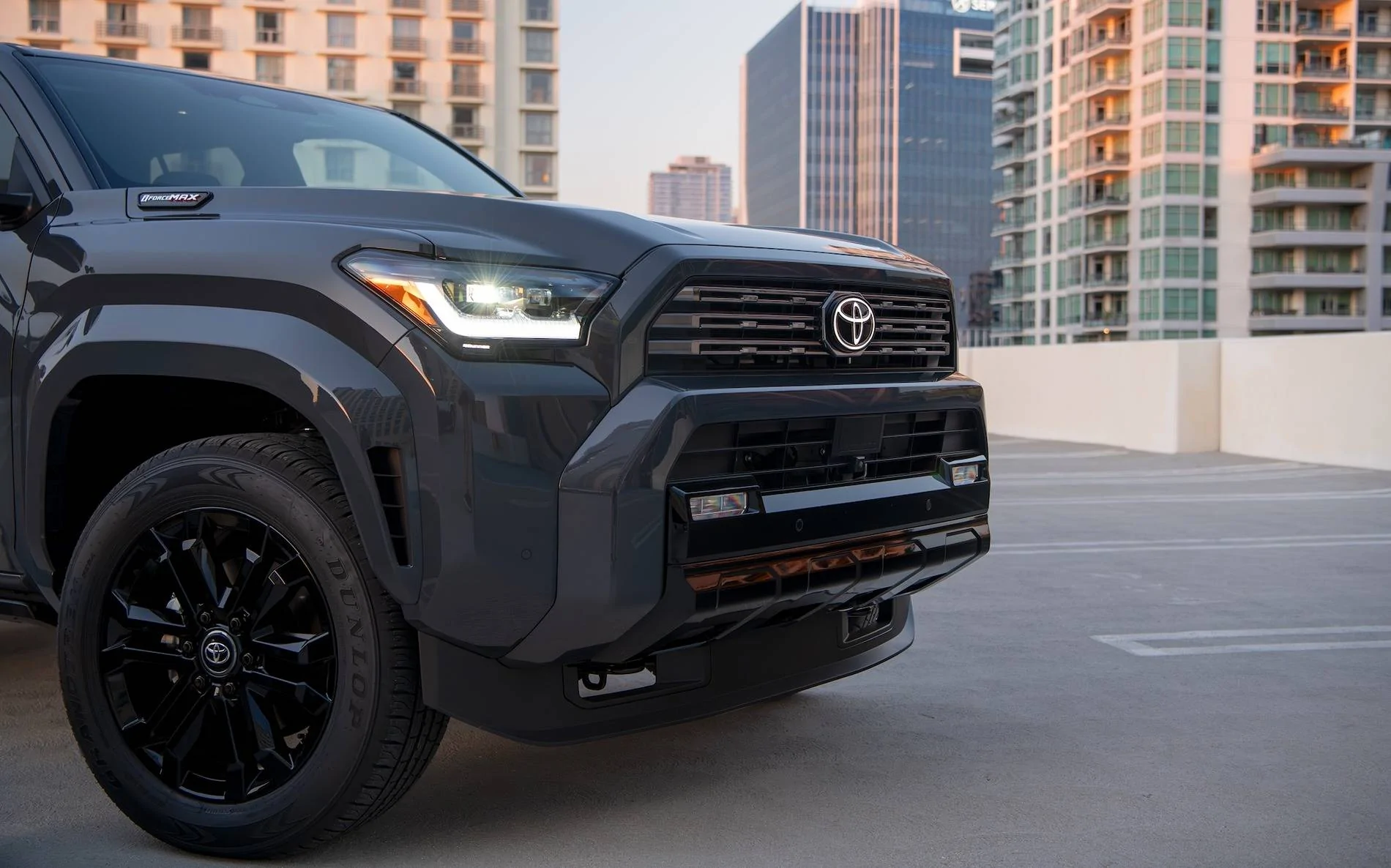 2025 4runner 6th gen Beautiful pics of Underground Platinum / Dark Navy Interior / HUD head-up display 2025_4Runner_Platinum_Underground_331