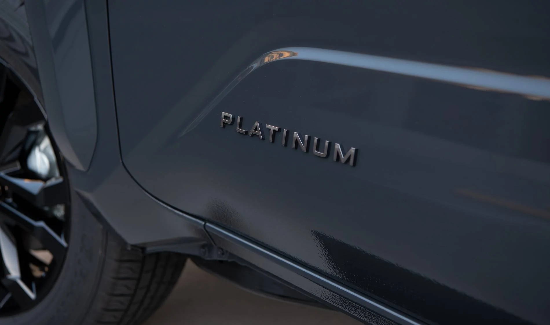 2025 4runner 6th gen Beautiful pics of Underground Platinum / Dark Navy Interior / HUD head-up display 2025_4Runner_Platinum_Underground_325