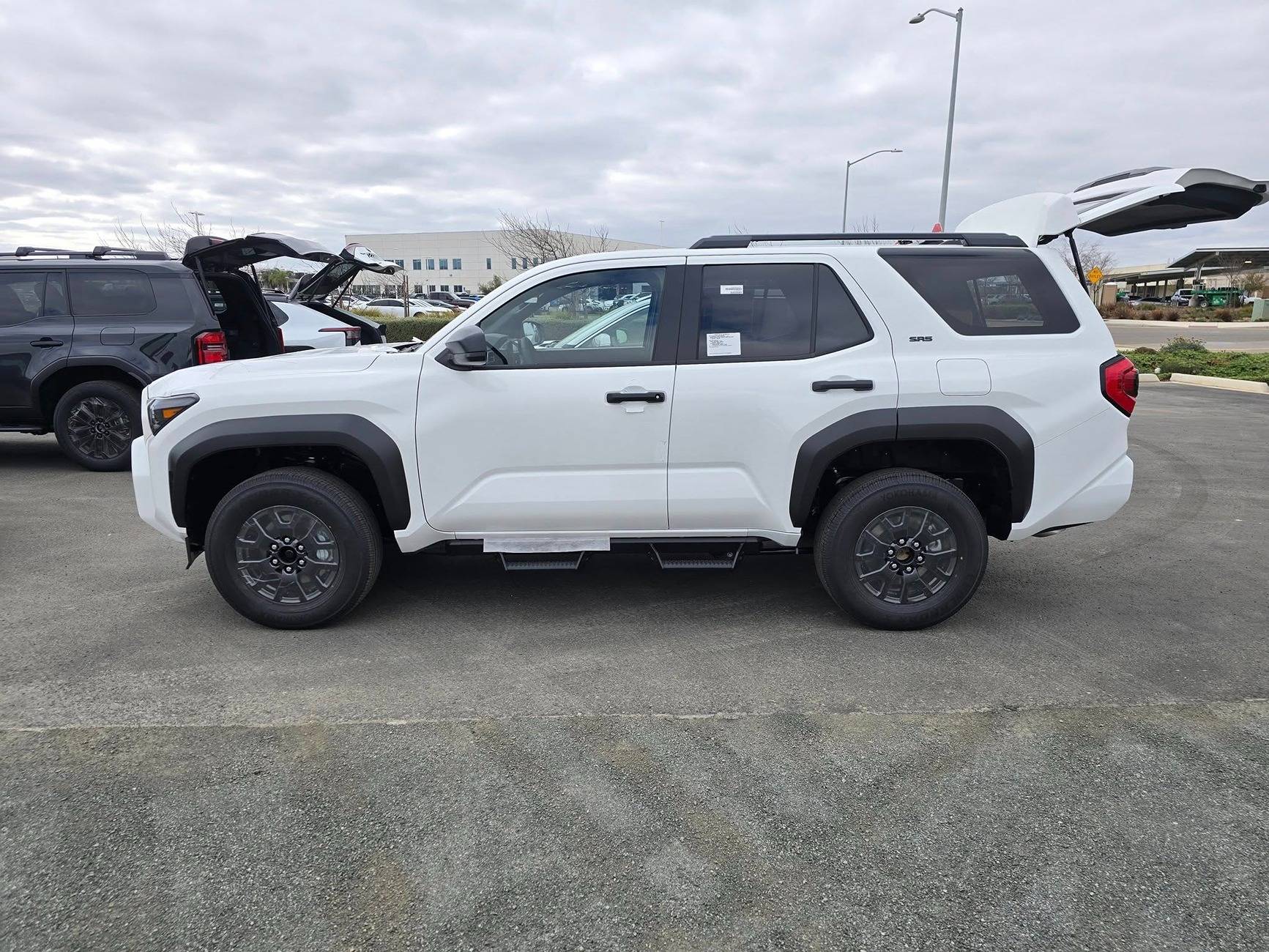 2025 4runner 6th gen ICE CAP WHITE Photos 4Runner 6th Gen (2025+) Ice Cap SR5 2025 4Runner 6th gen Toyota Santa Monica 2