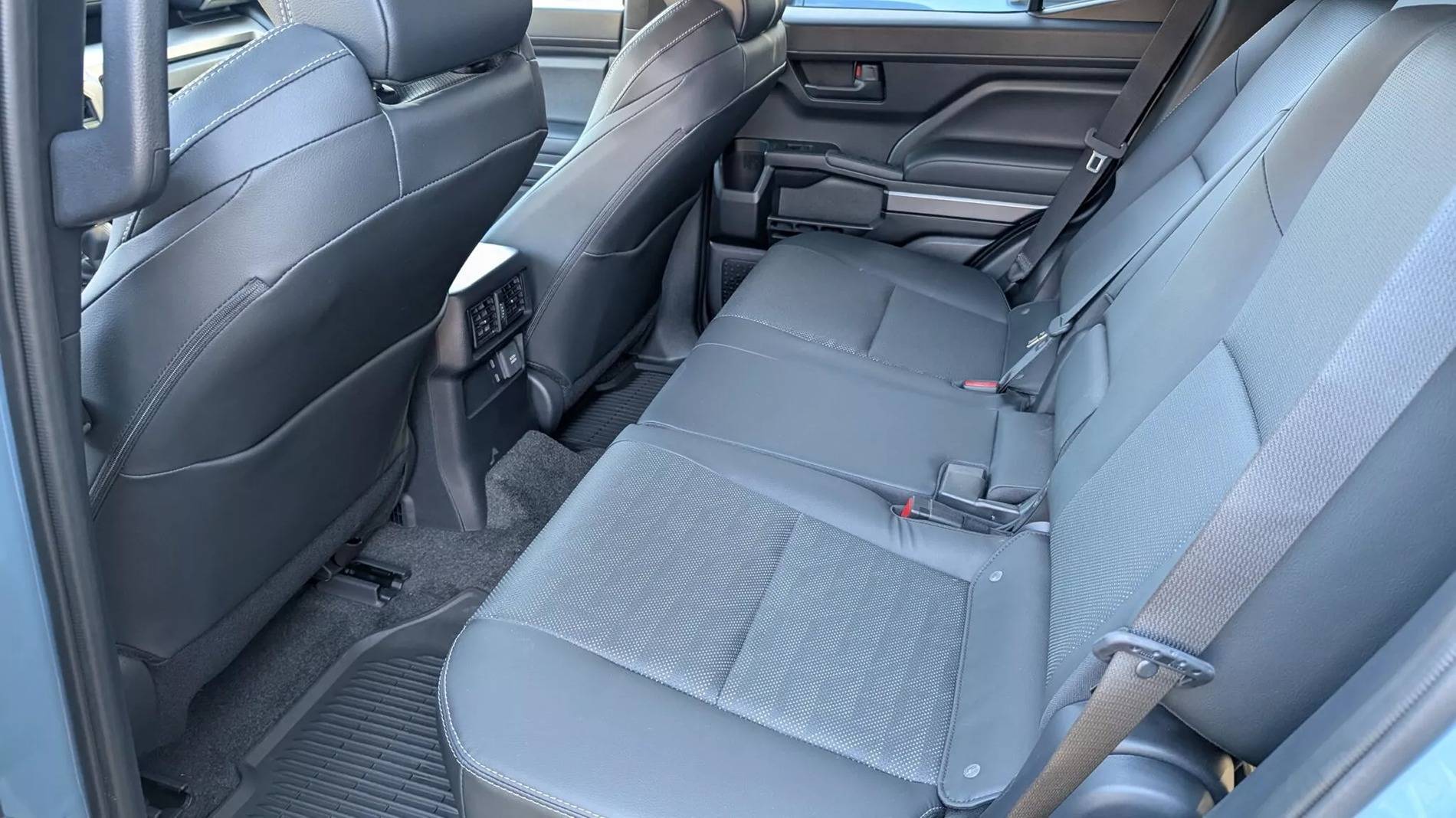 2025 4runner 6th gen Interior: BLACK - photos r-trd-off-road-premium-2025-4runner-6th-gen-9-jpe