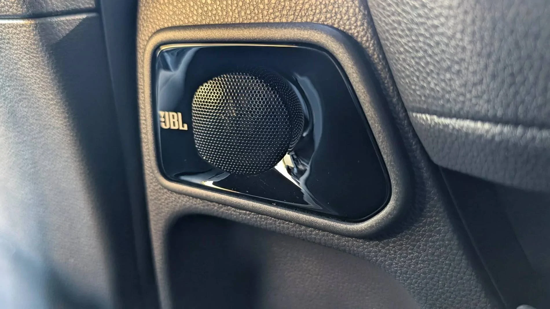 2025 4runner 6th gen Interior: BLACK - photos -trd-off-road-premium-2025-4runner-6th-gen-10-jpeg